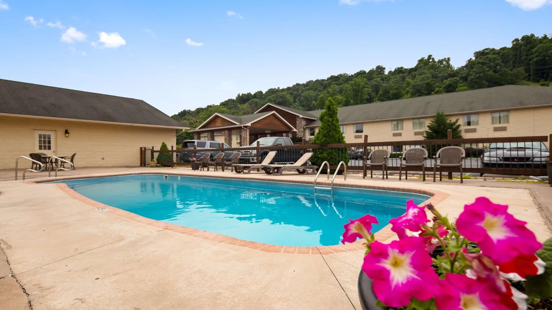 SureStay Plus Hotel by Best Western Berkeley Springs interior in Berkeley Springs, WV — gallery photo 2