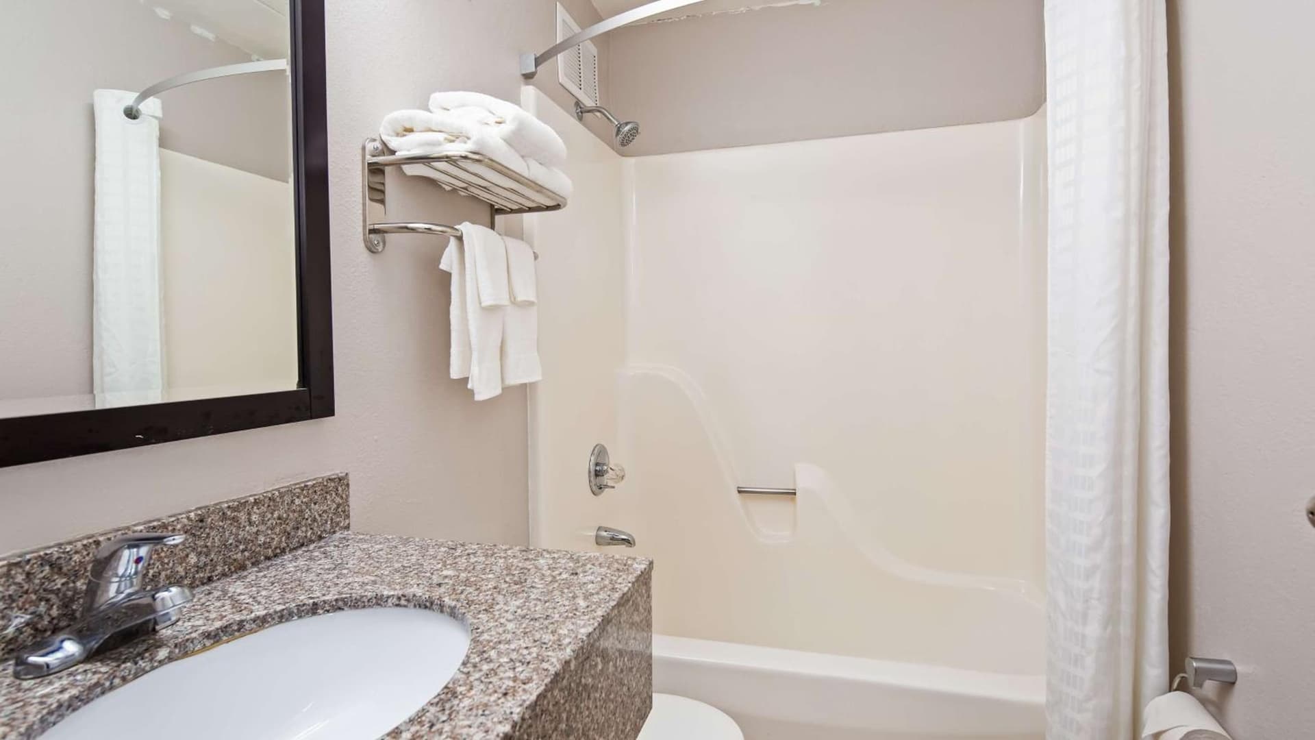 SureStay Hotel by Best Western Florence property views in Florence, KY — gallery photo 3