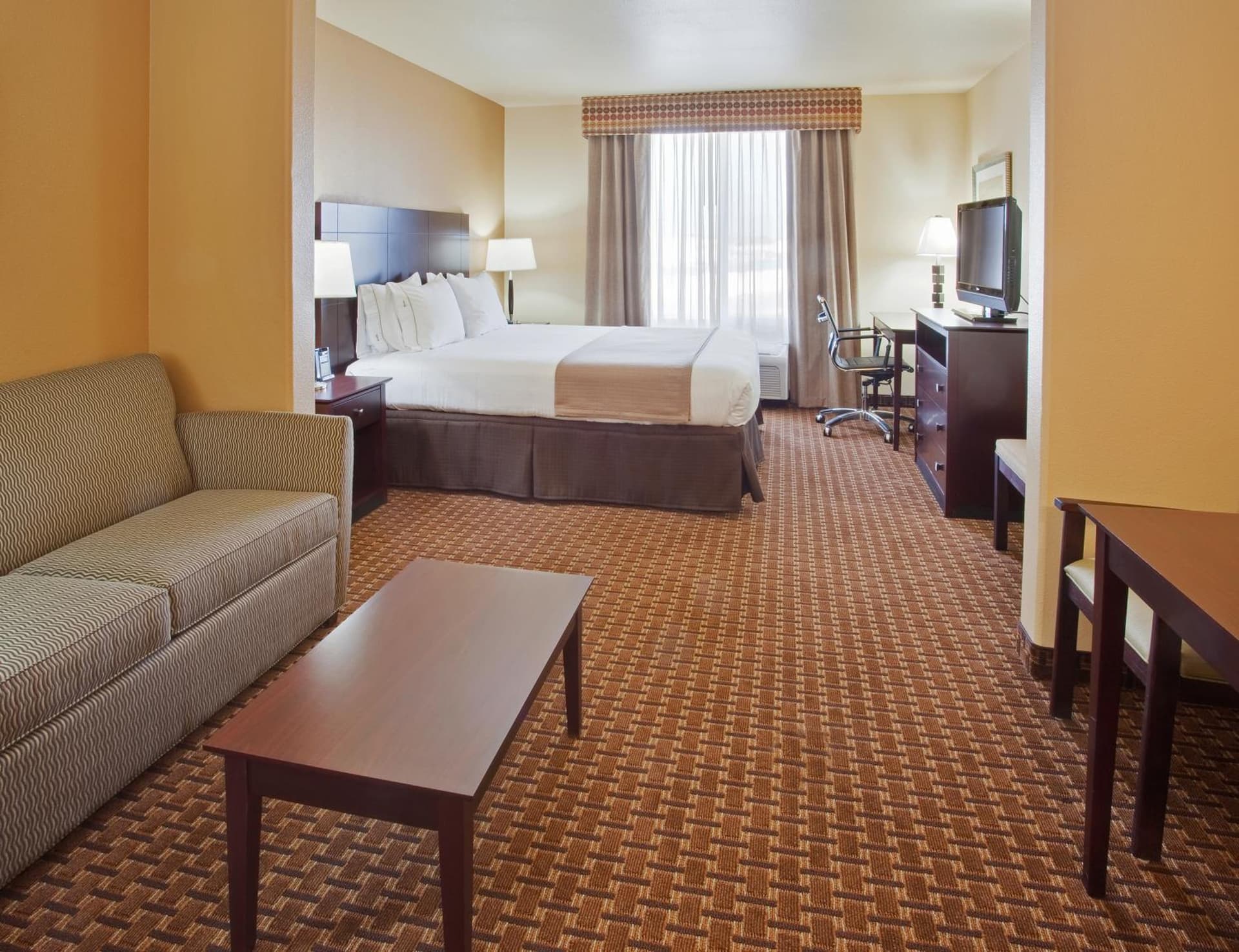 Holiday Inn Express & Suites Dinuba West by IHG interior in Dinuba, CA — gallery photo 2