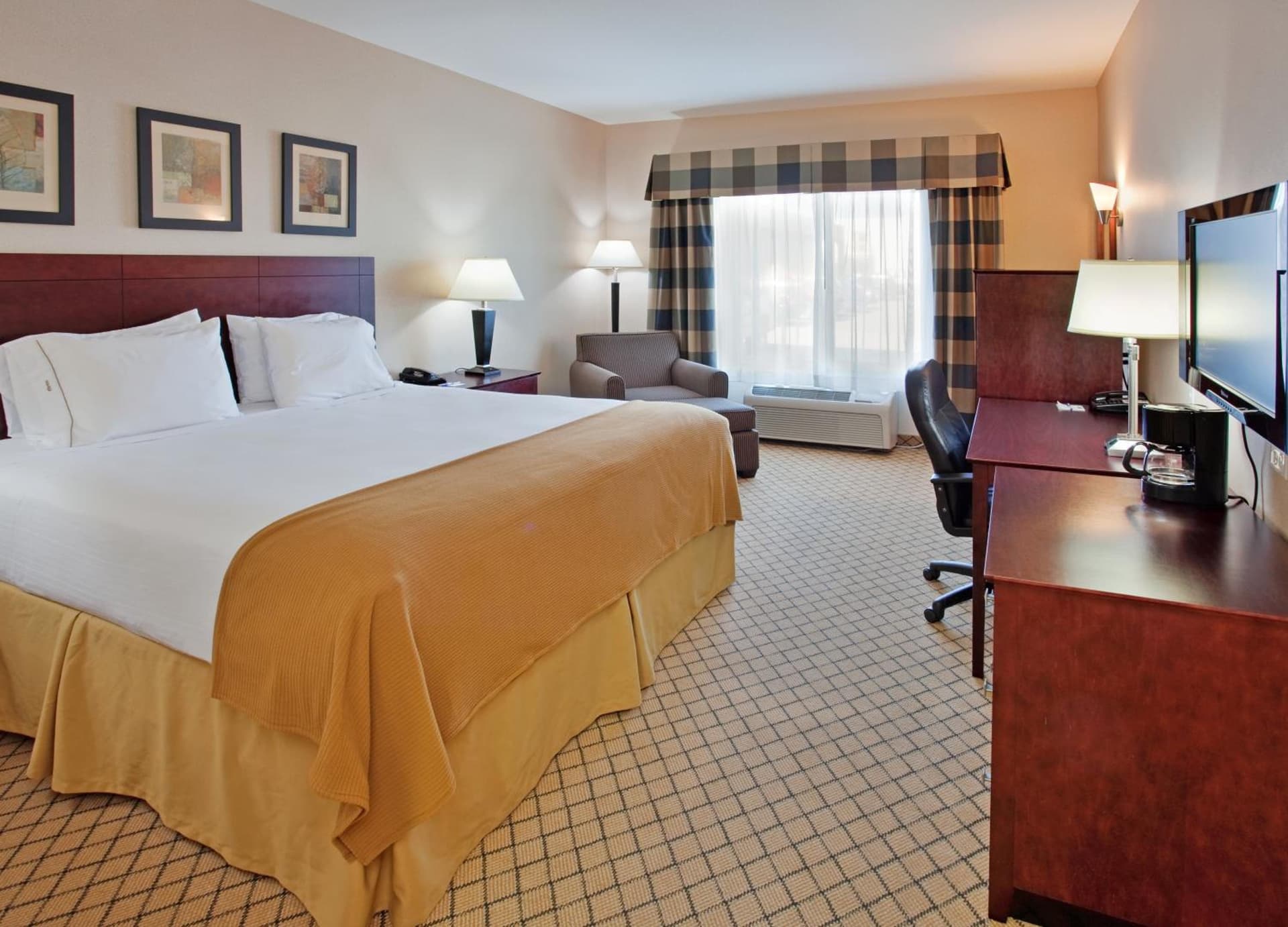 Holiday Inn Express Hotel & Suites Wichita Airport by IHG property views in Wichita, KS — gallery photo 3