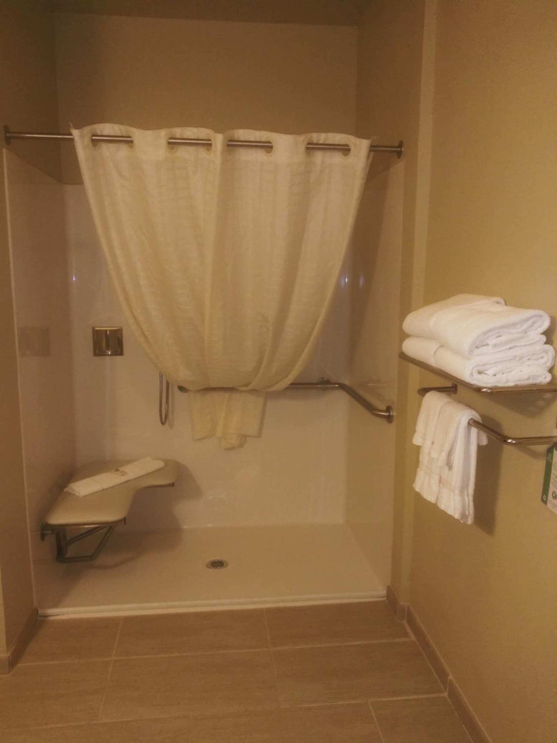 Cobblestone Hotel & Suites - Harborcreek gallery photo in Erie, PA — image 5
