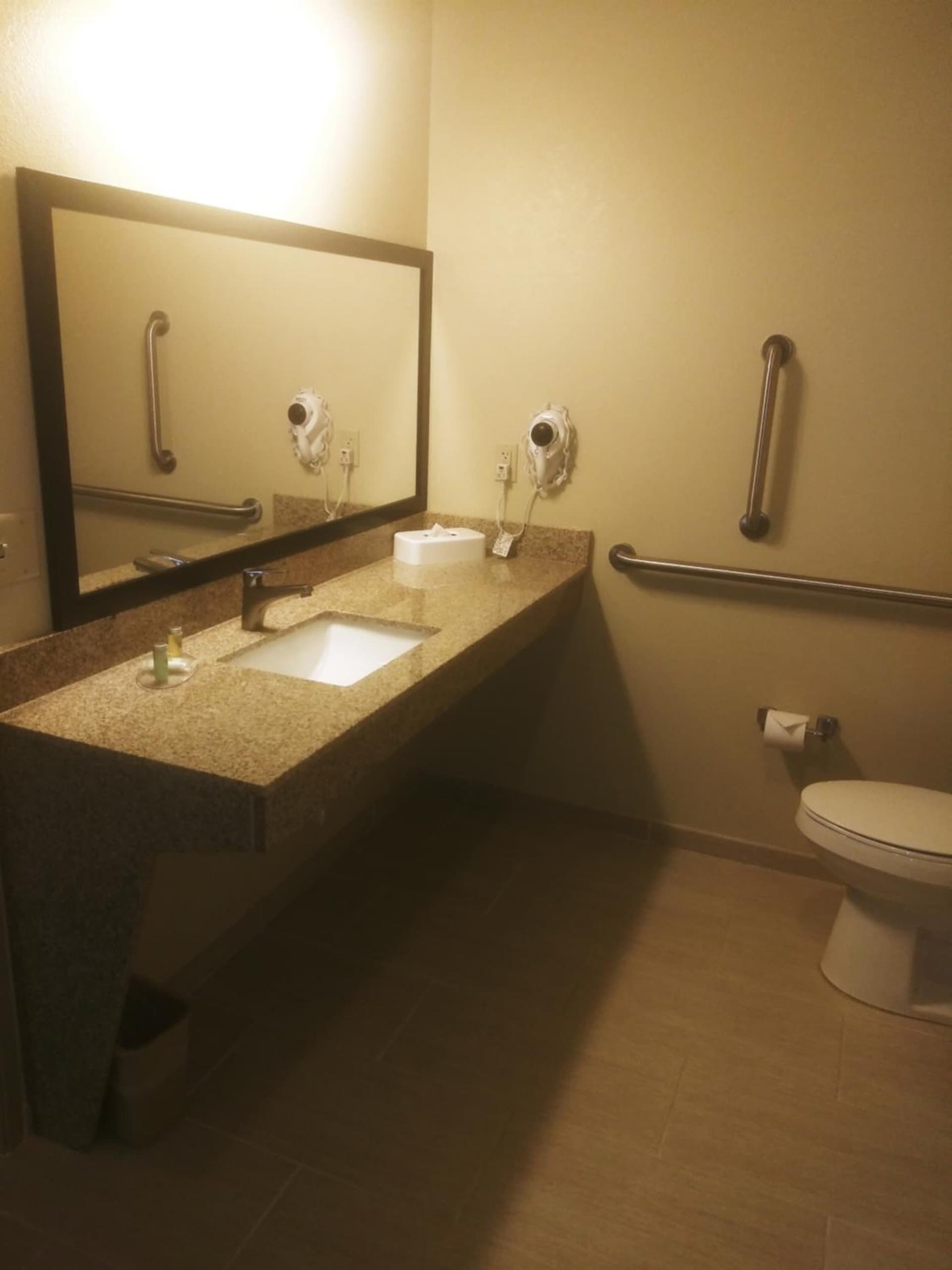 Cobblestone Hotel & Suites - Harborcreek gallery photo in Erie, PA — image 10