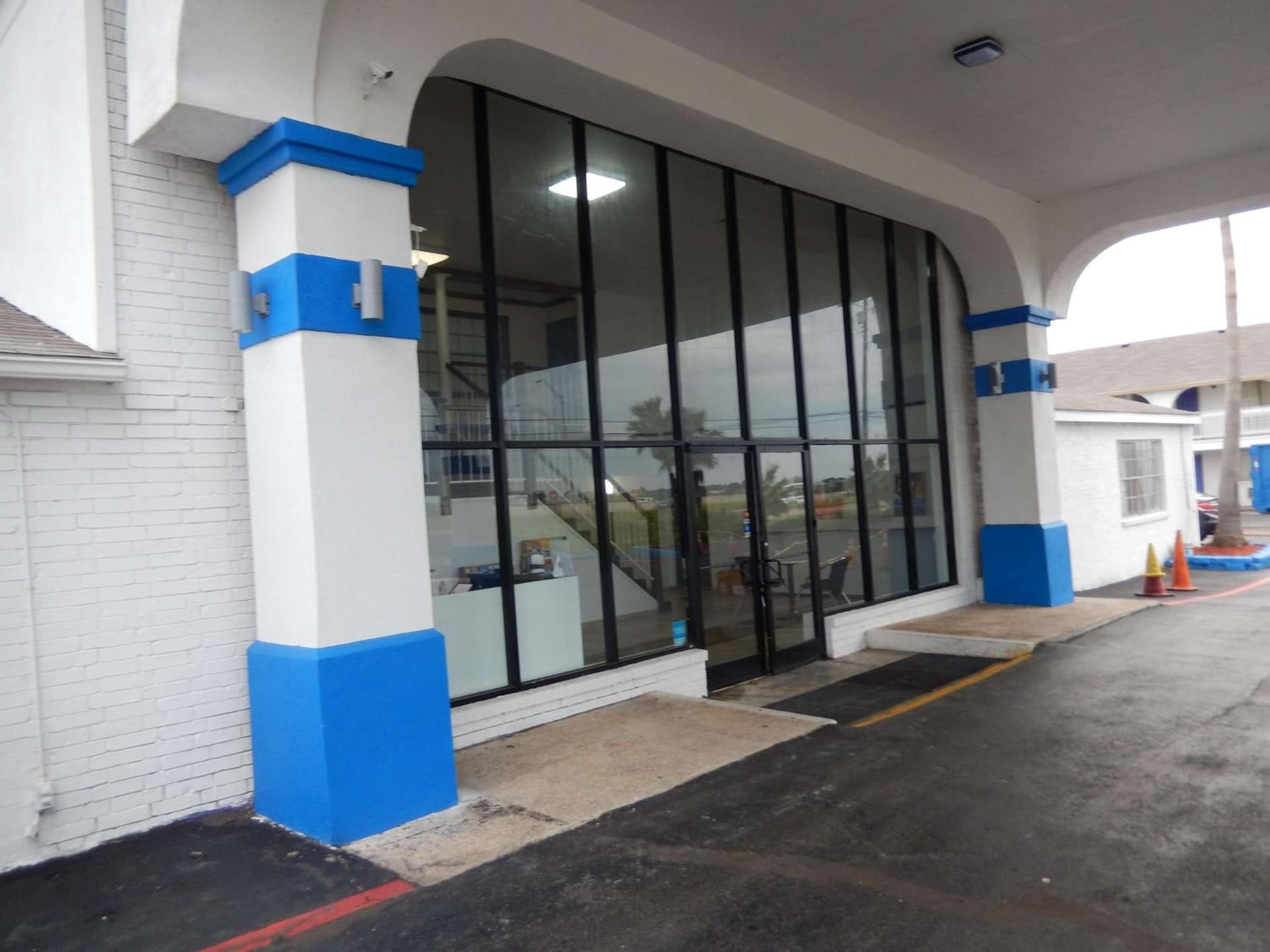 Motel 6-Portland, TX interior in Portland, TX — gallery photo 2