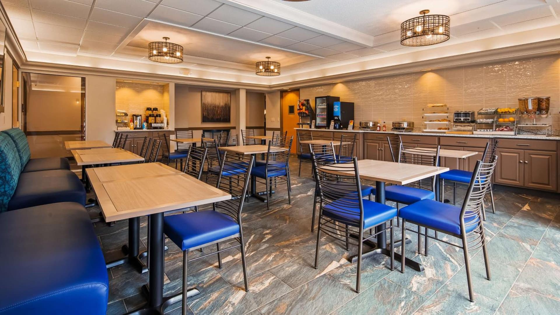 Best Western Plus Hudson I-94 interior in Hudson, WI — gallery photo 2