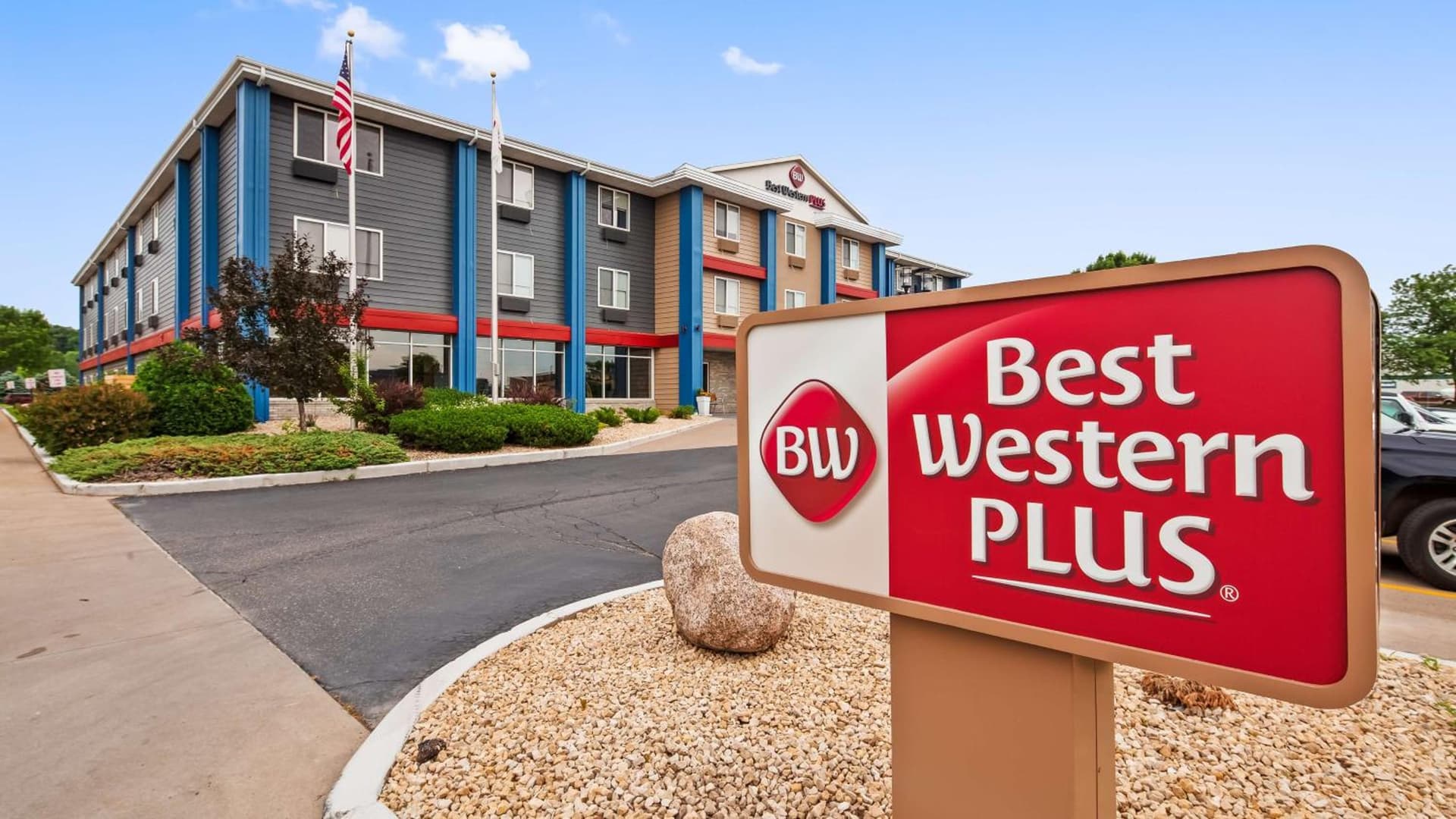 Best Western Plus Hudson I-94 featured exterior or lobby in Hudson, WI — similar hotel