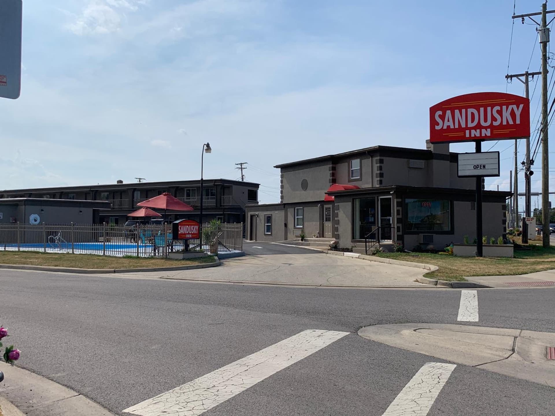 Sandusky Inn featured exterior or lobby in Sandusky, OH — similar hotel