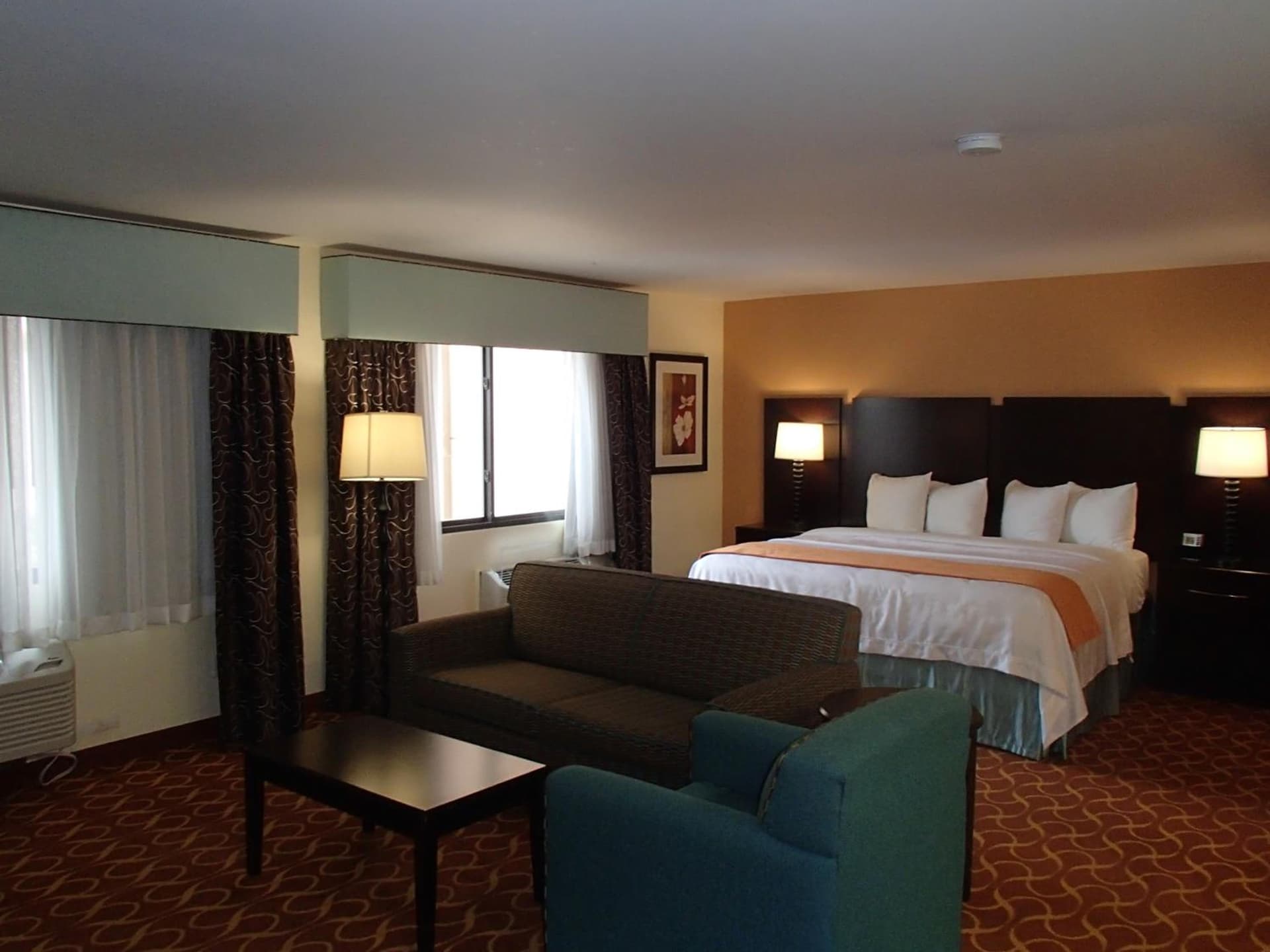 Lux Hotel & Spa gallery photo in Arlington, TX — image 45