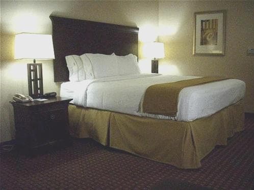 Holiday Inn Express Hotel and Suites Kingsville by IHG interior in Kingsville, TX — gallery photo 2