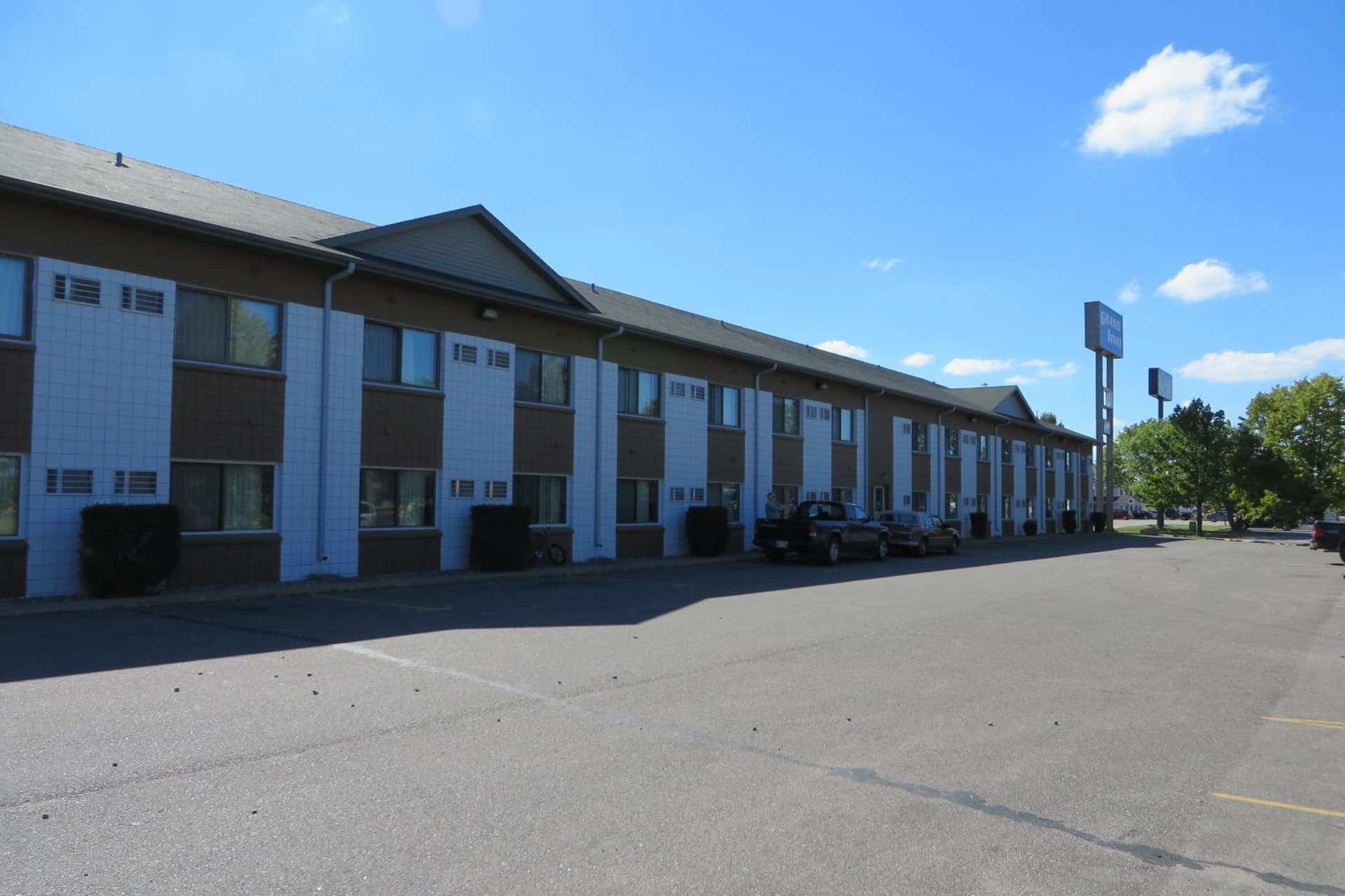 Grand Inn Fargo interior in Fargo, ND — gallery photo 2