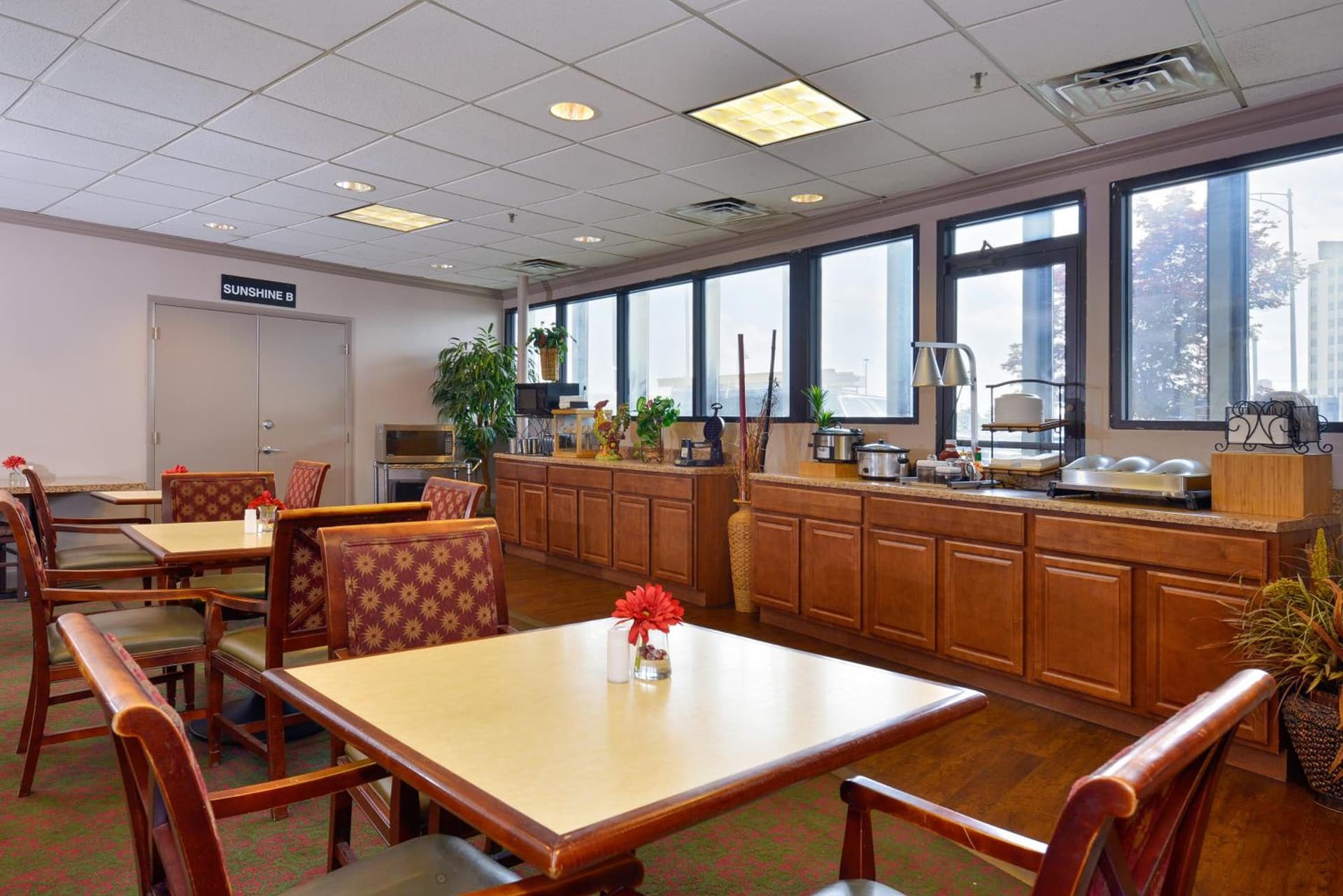 Lamplighter Inn-South gallery photo in Springfield, MO — image 38