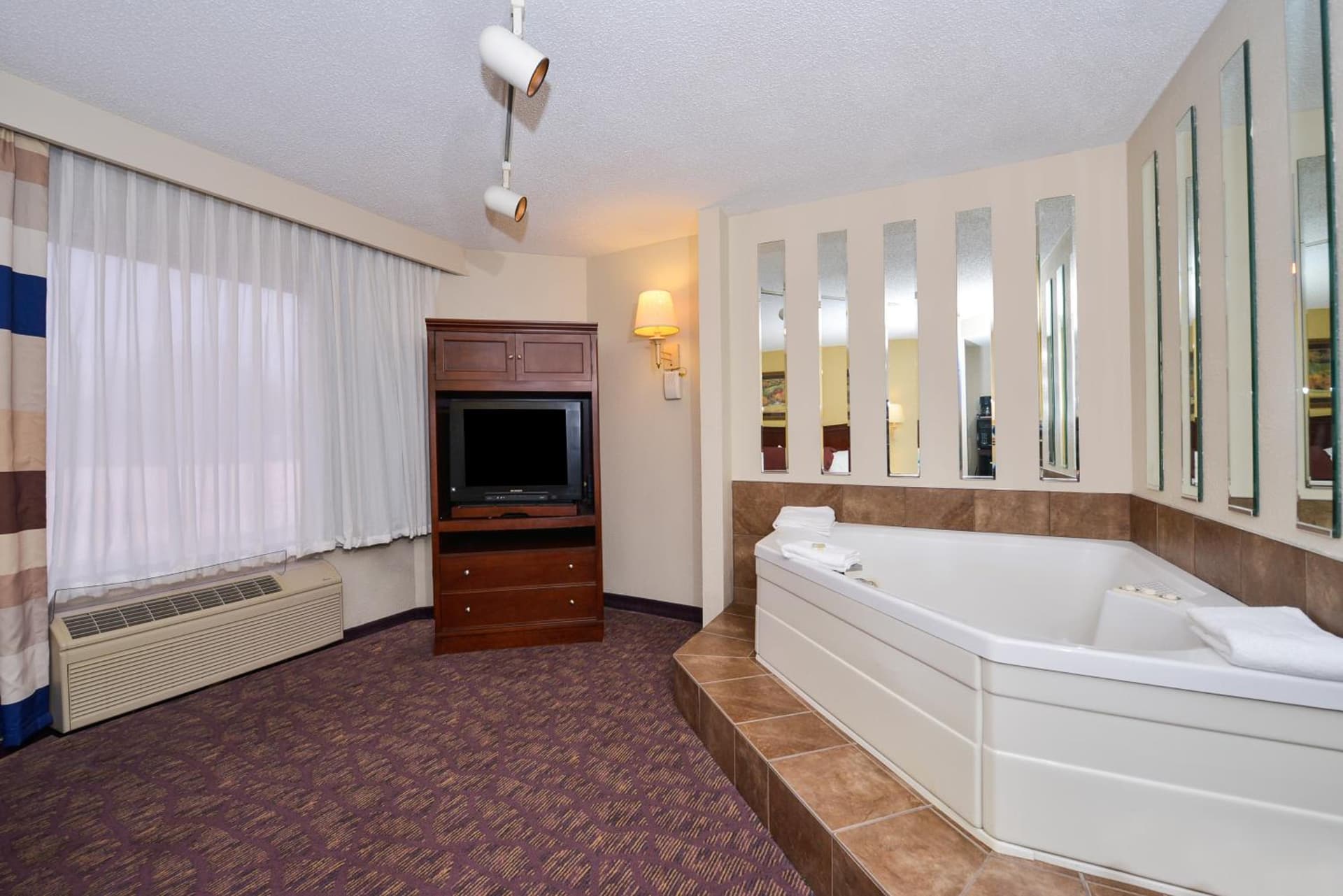 Lamplighter Inn-South gallery photo in Springfield, MO — image 7