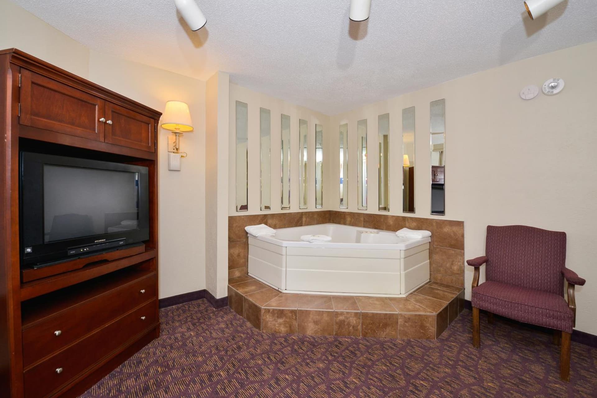 Lamplighter Inn-South gallery photo in Springfield, MO — image 41