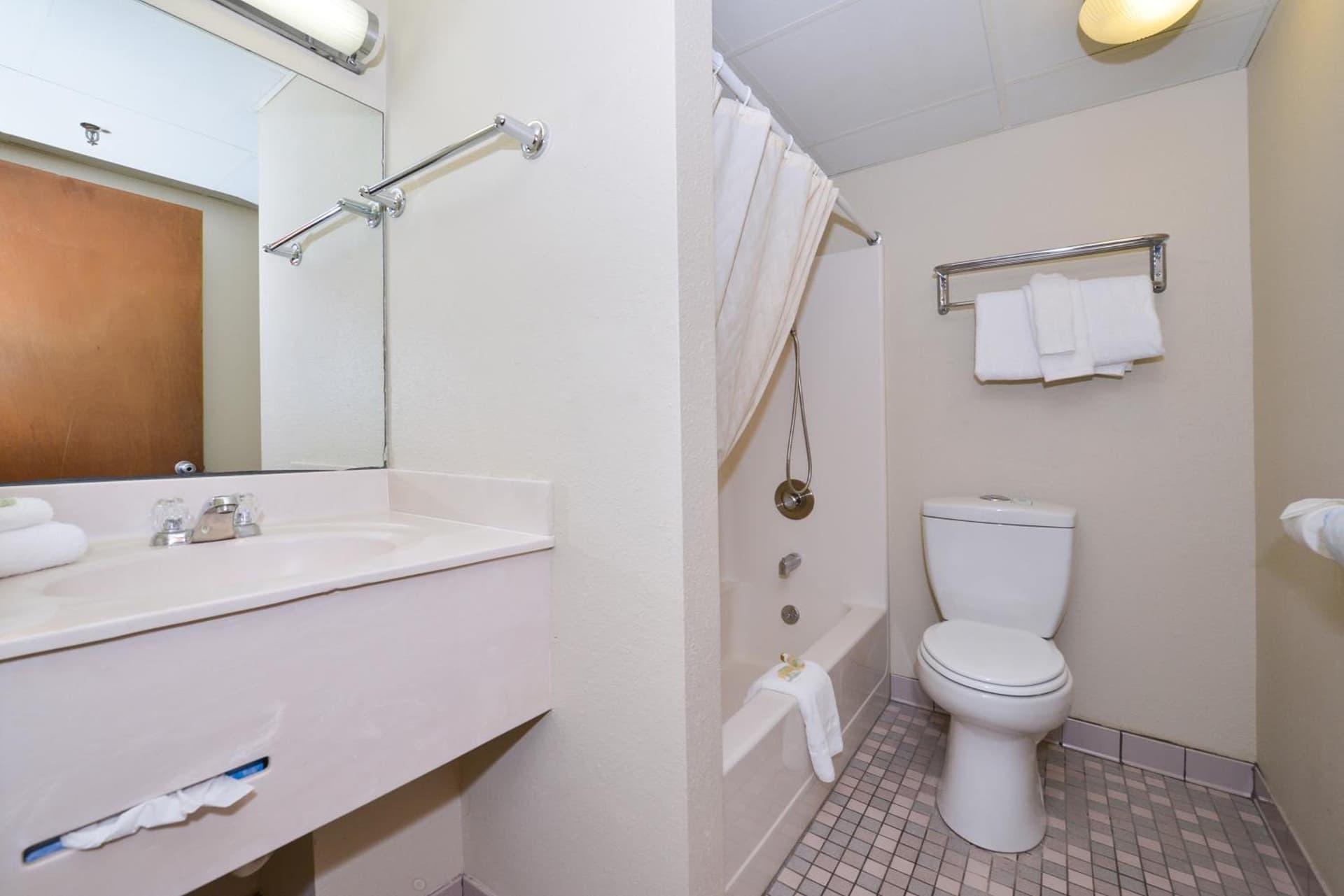 Lamplighter Inn-South gallery photo in Springfield, MO — image 28