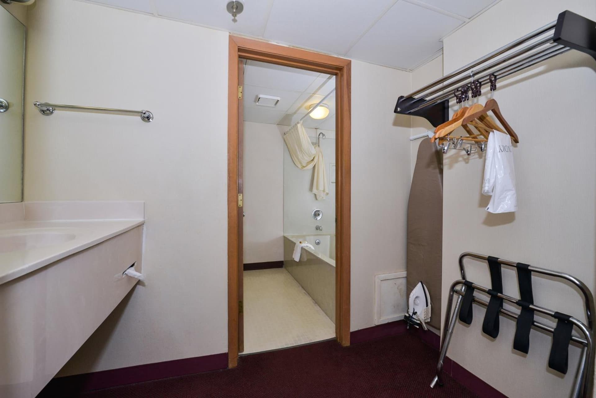 Lamplighter Inn-South gallery photo in Springfield, MO — image 26