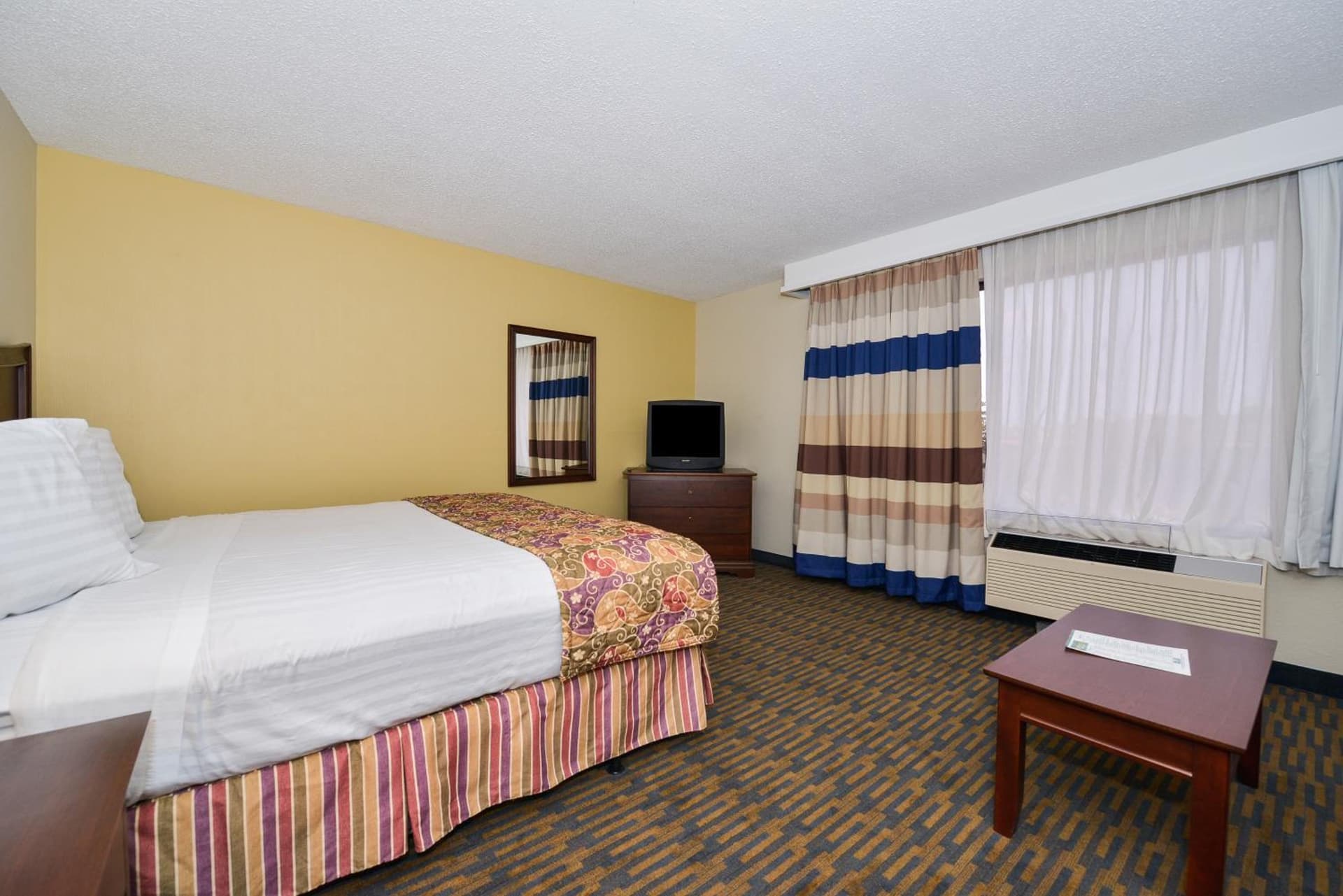 Lamplighter Inn-South gallery photo in Springfield, MO — image 43
