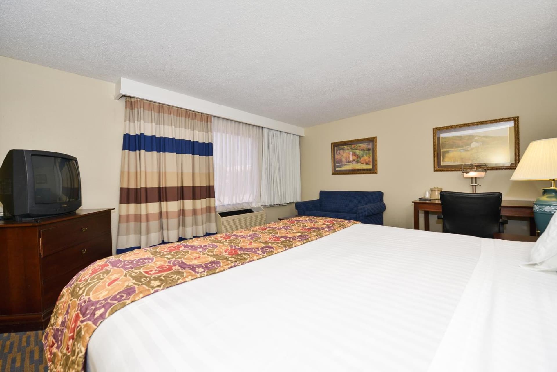 Lamplighter Inn-South gallery photo in Springfield, MO — image 35