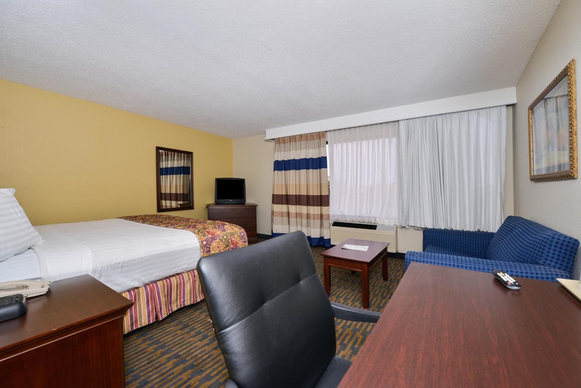 Lamplighter Inn-South gallery photo in Springfield, MO — image 18