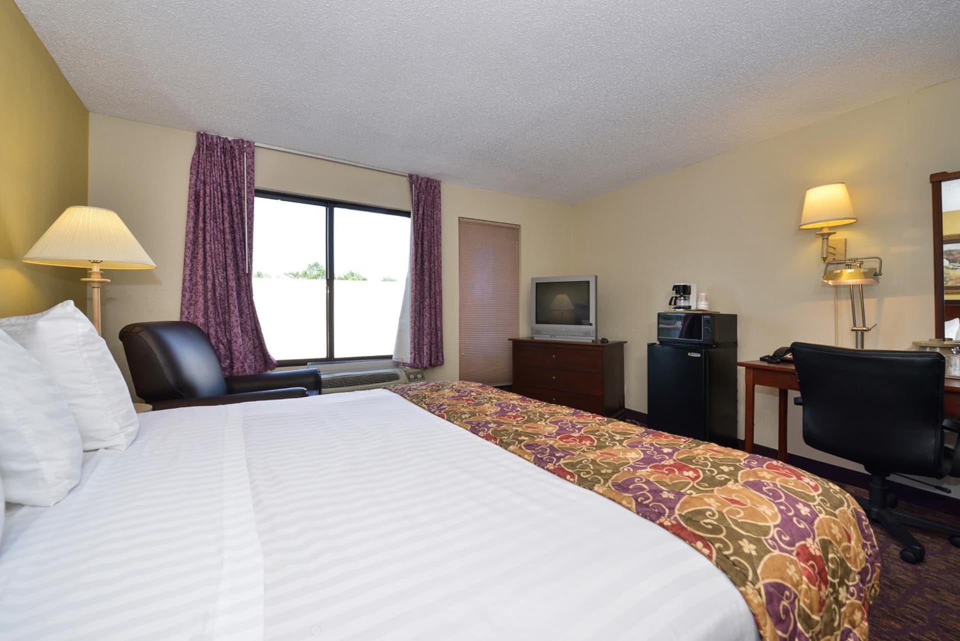 Lamplighter Inn-South gallery photo in Springfield, MO — image 27