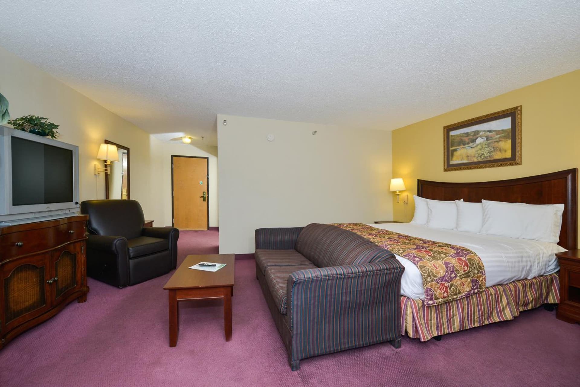 Lamplighter Inn-South gallery photo in Springfield, MO — image 4