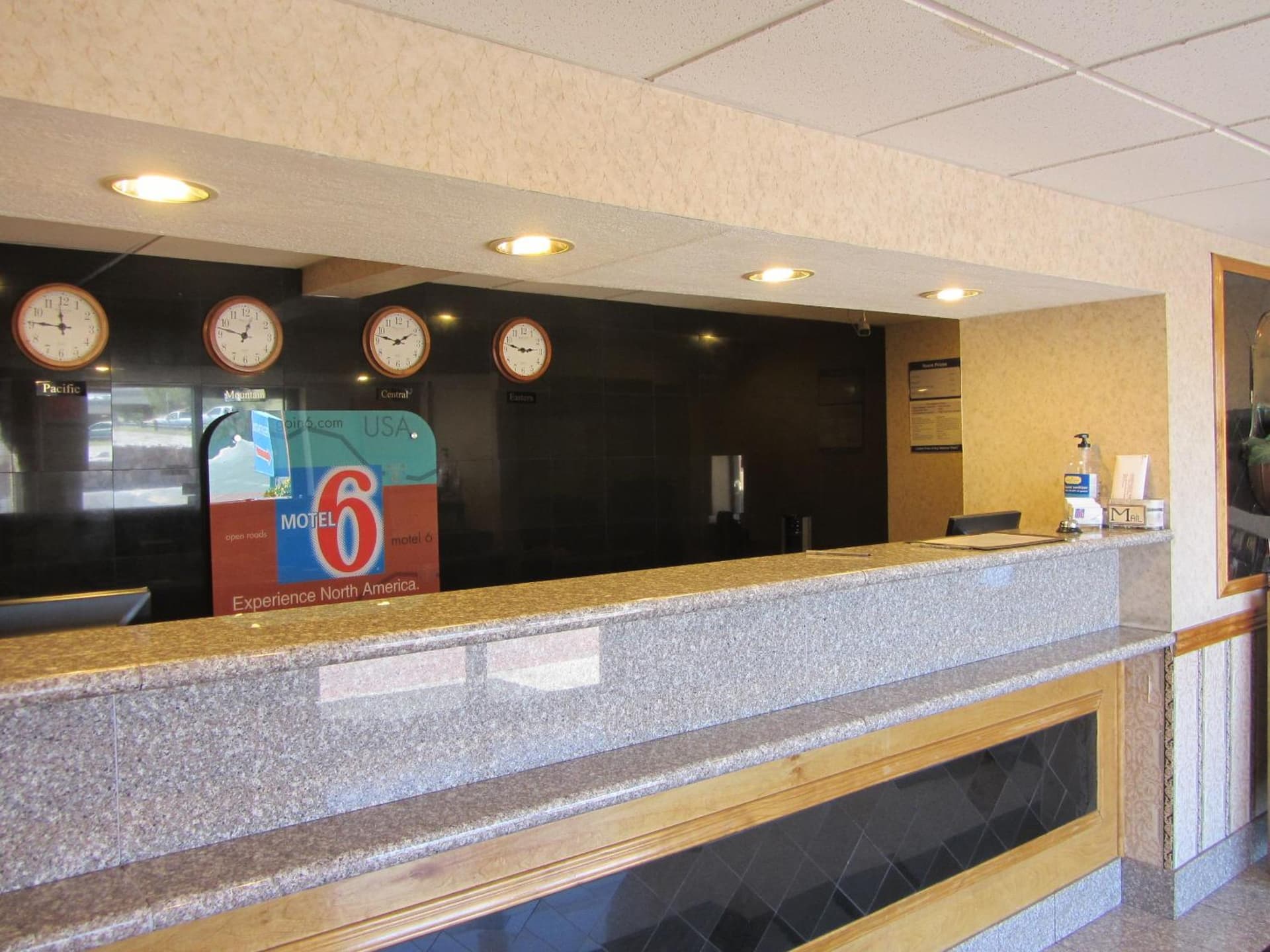 Motel 6-El Paso, TX - West gallery photo in El Paso, TX — image 12