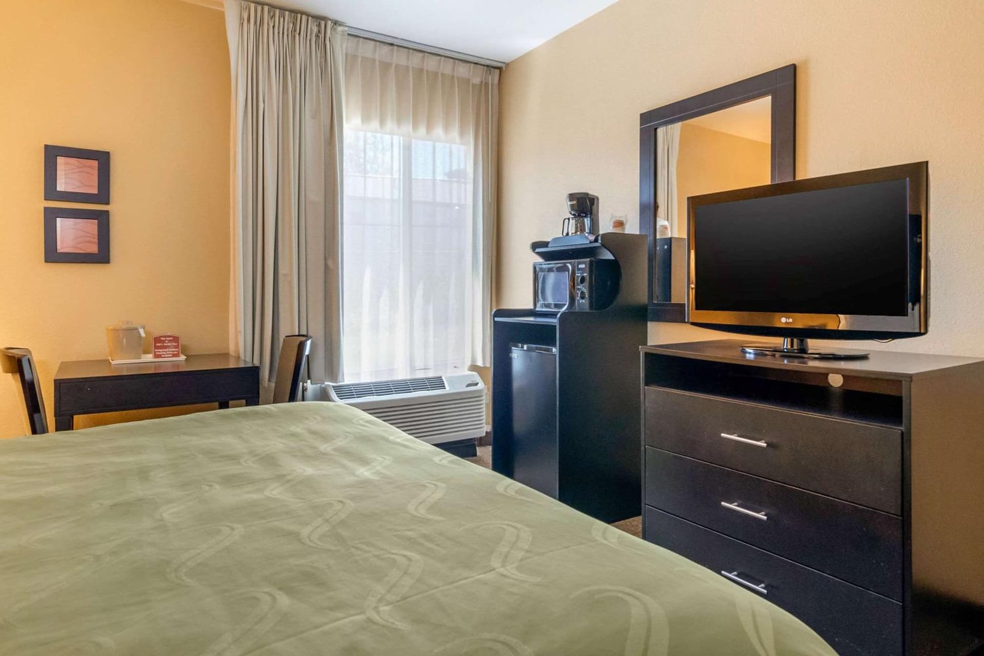 Quality Inn & Suites Lenexa Kansas City property views in Lenexa, KS — gallery photo 3