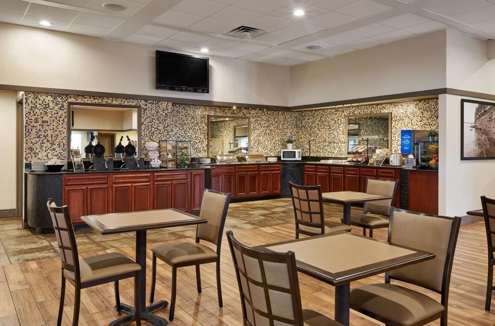 Best Western Plus Milwaukee Airport Hotel & Conference Center gallery photo in Milwaukee, WI — image 4