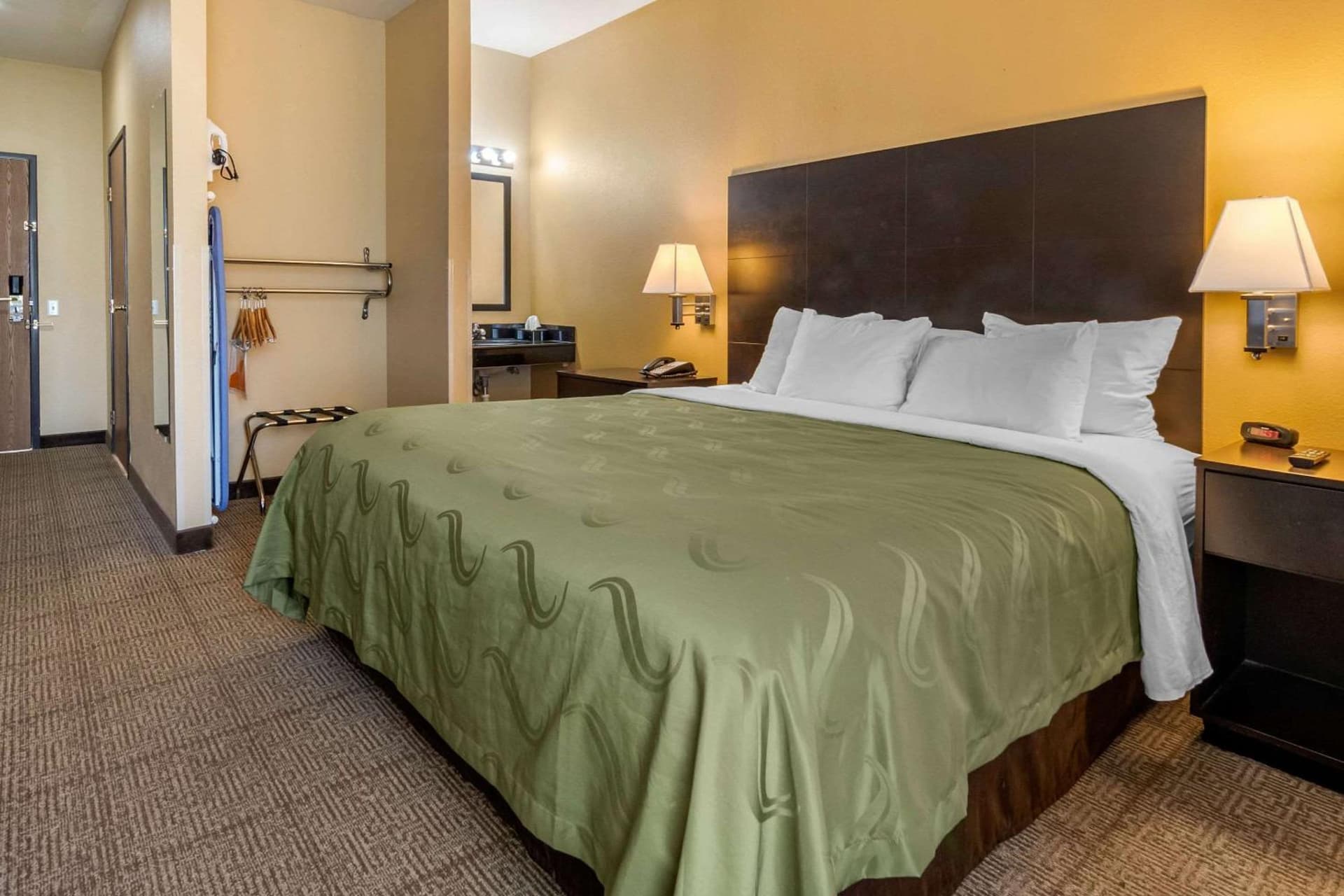 Quality Inn & Suites Lenexa Kansas City interior in Lenexa, KS — gallery photo 2