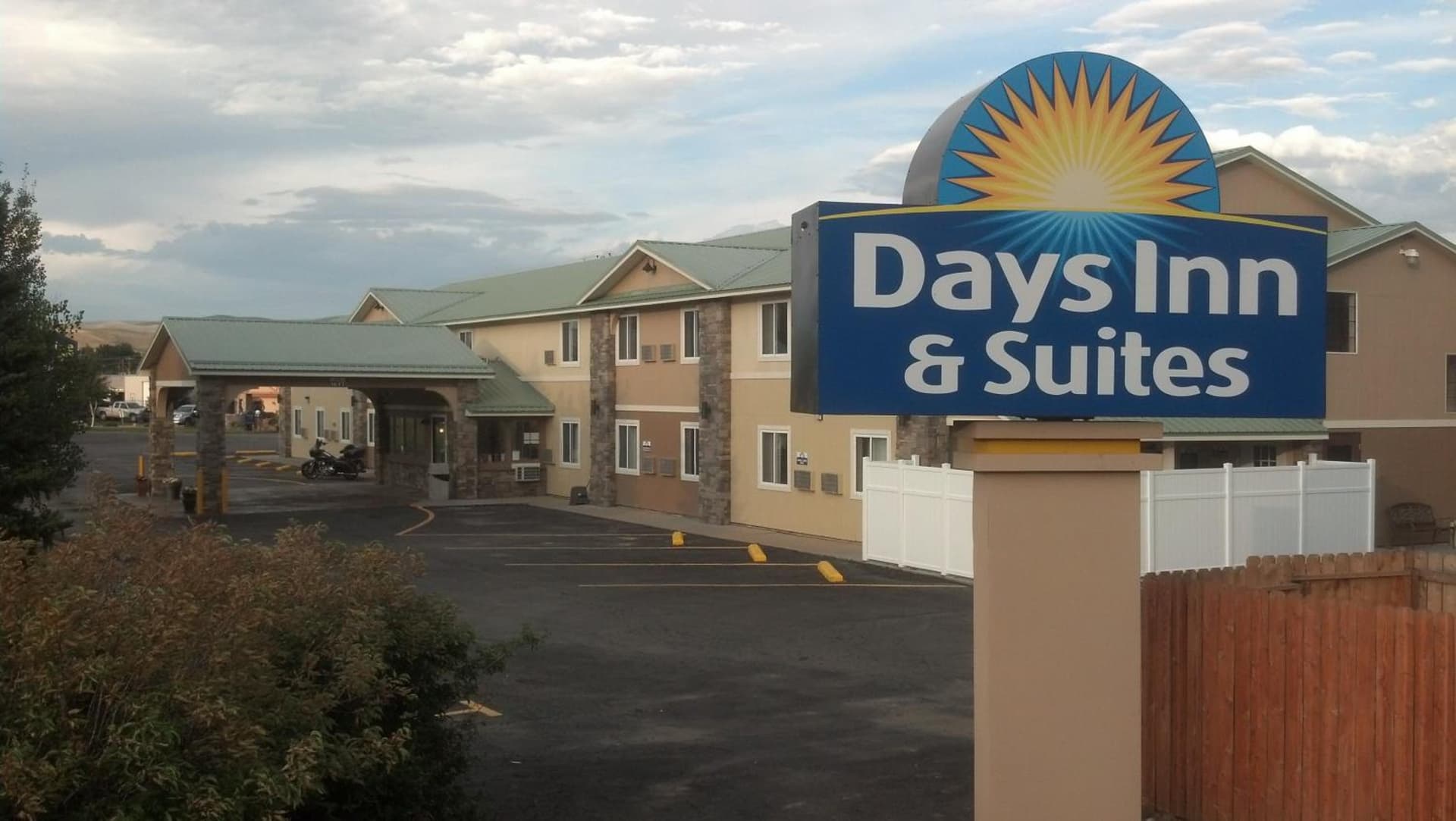 Days Inn & Suites by Wyndham Gunnison interior in Gunnison, CO — gallery photo 2