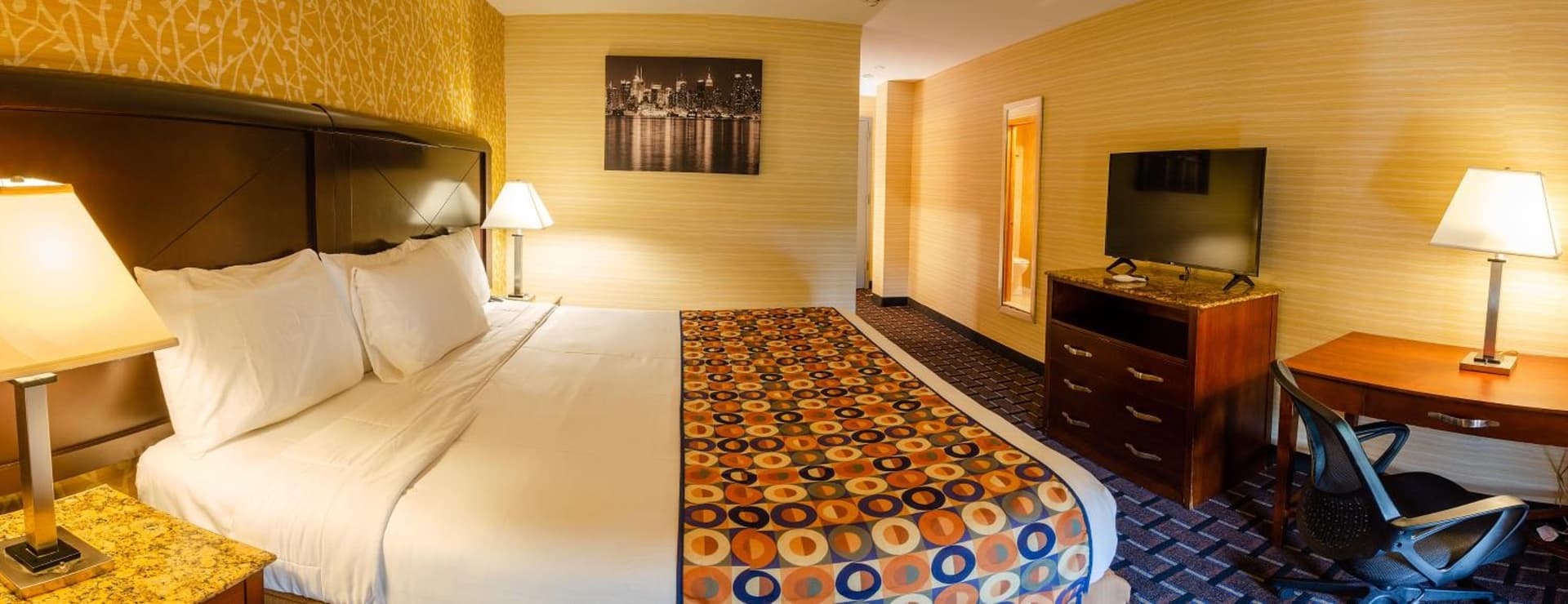 Elmhurst Hotel interior in Queens, NY — gallery photo 2