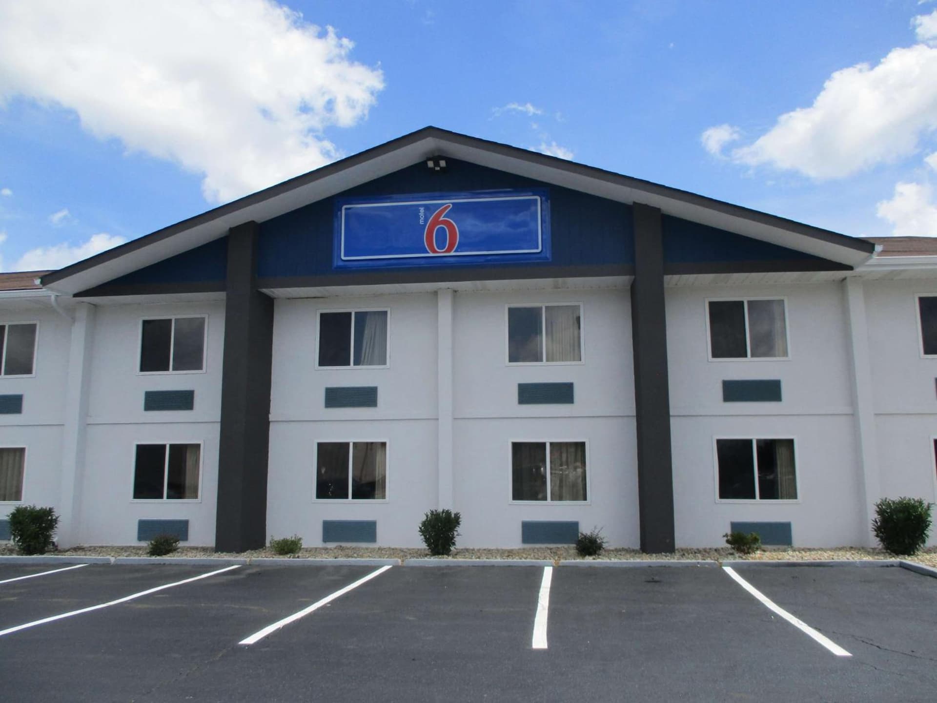 Motel 6 Chattanooga - Airport featured exterior or lobby in Chattanooga, TN — similar hotel