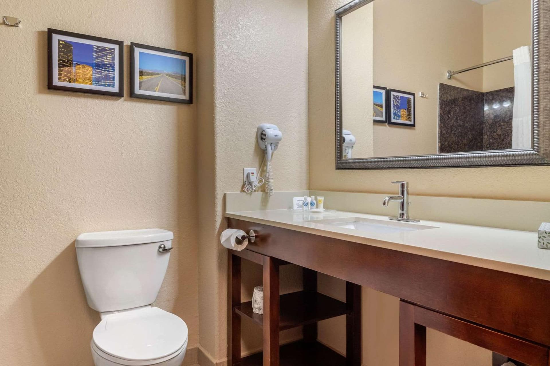 Comfort Suites Baytown I - 10 gallery photo in Baytown, TX — image 25