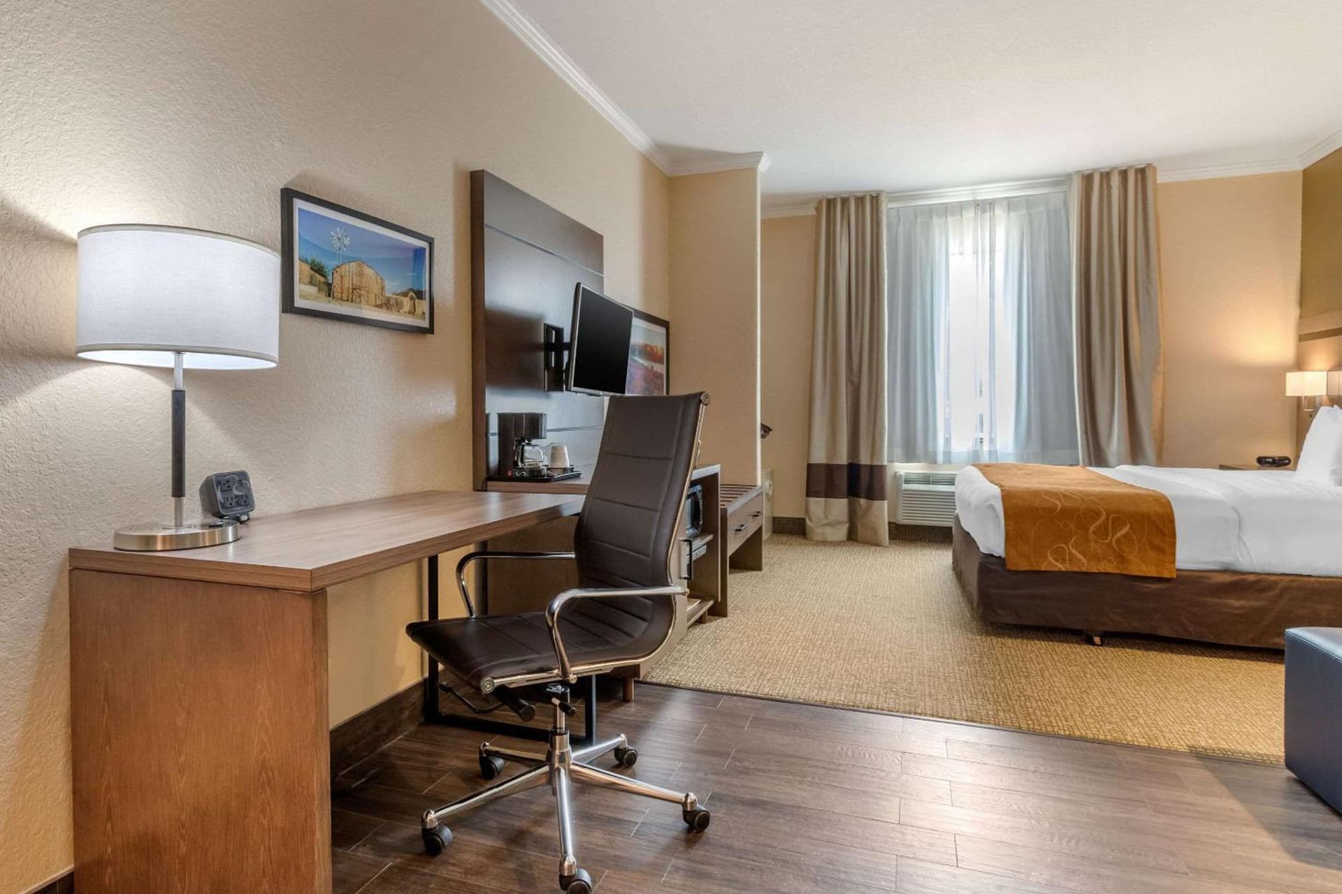 Comfort Suites Baytown I - 10 interior in Baytown, TX — gallery photo 2