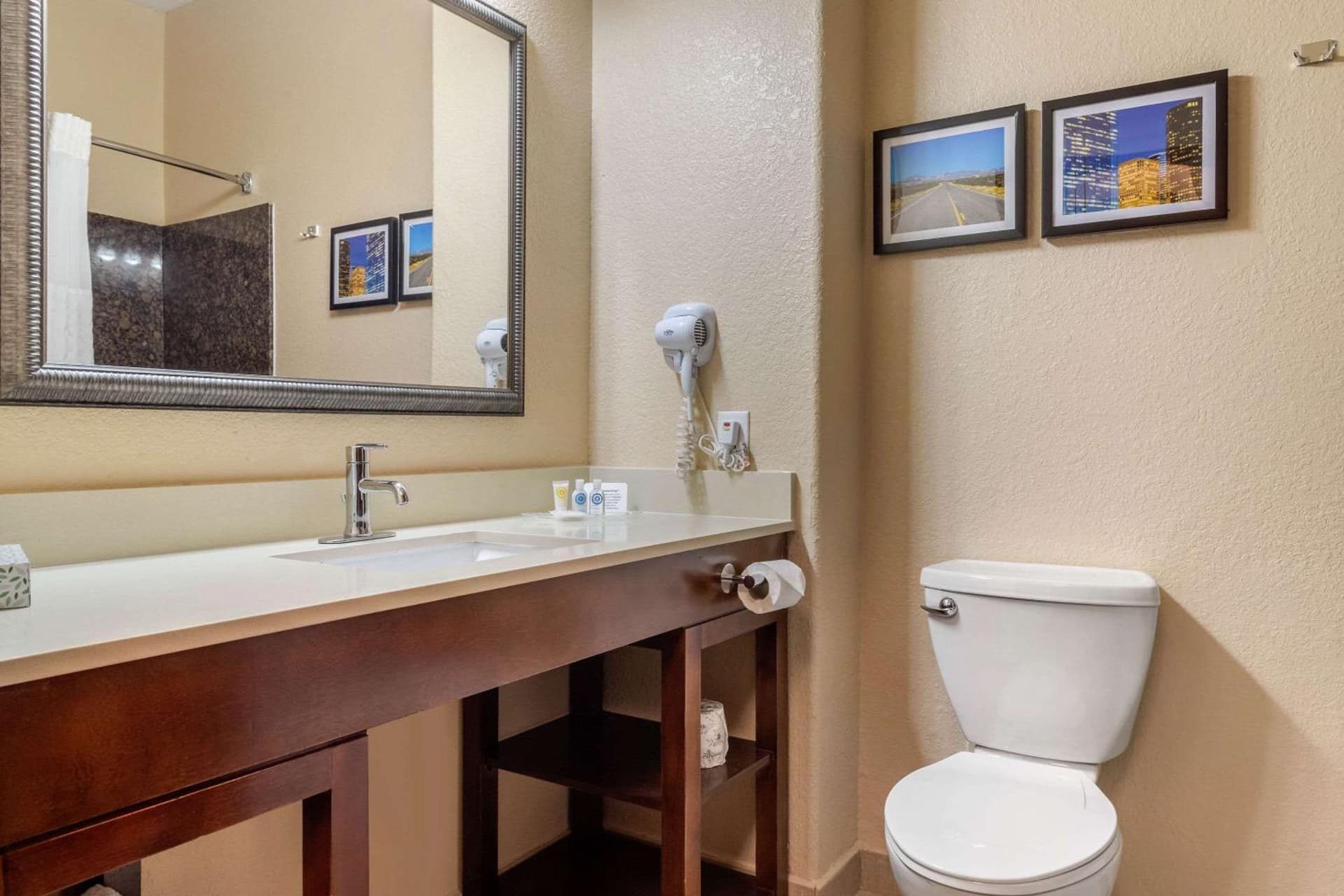 Comfort Suites Baytown I - 10 gallery photo in Baytown, TX — image 10