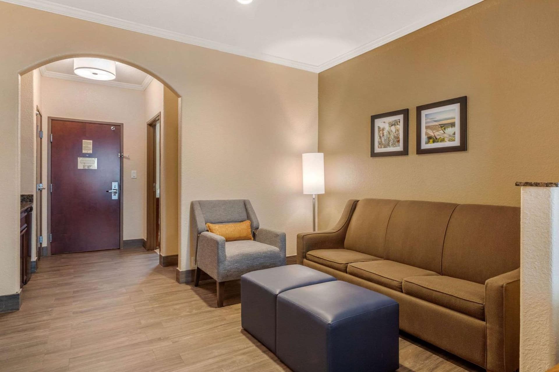 Comfort Suites Baytown I - 10 gallery photo in Baytown, TX — image 8
