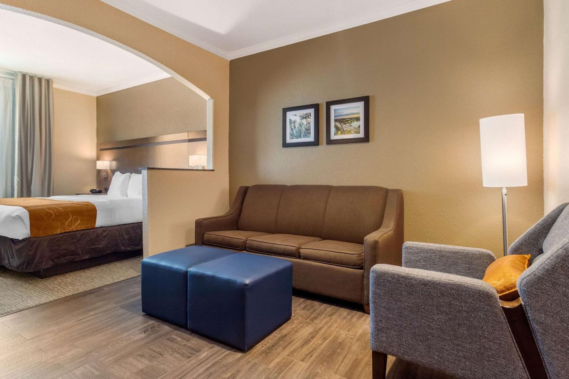 Comfort Suites Baytown I - 10 gallery photo in Baytown, TX — image 7