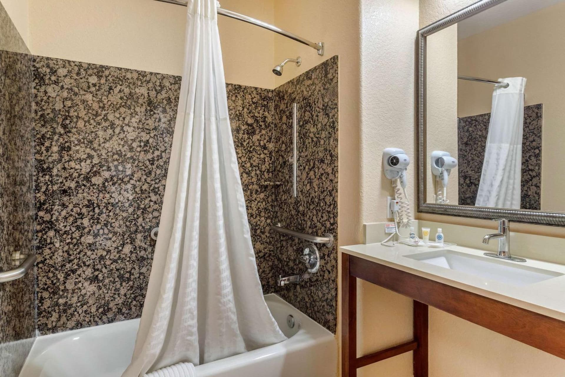 Comfort Suites Baytown I - 10 gallery photo in Baytown, TX — image 4
