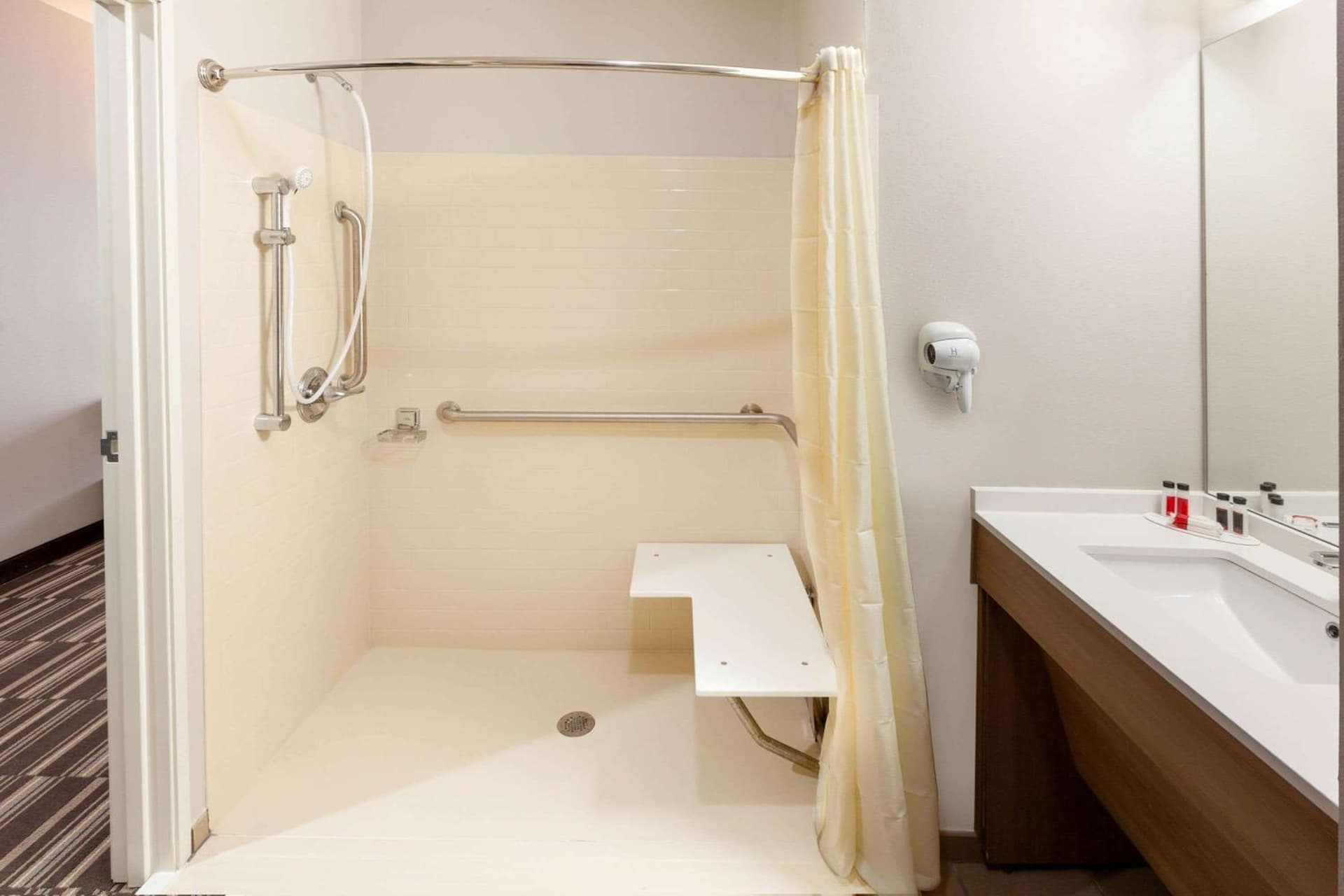 Microtel Inn & Suites by Wyndham College Station gallery photo in College Station, TX — image 35