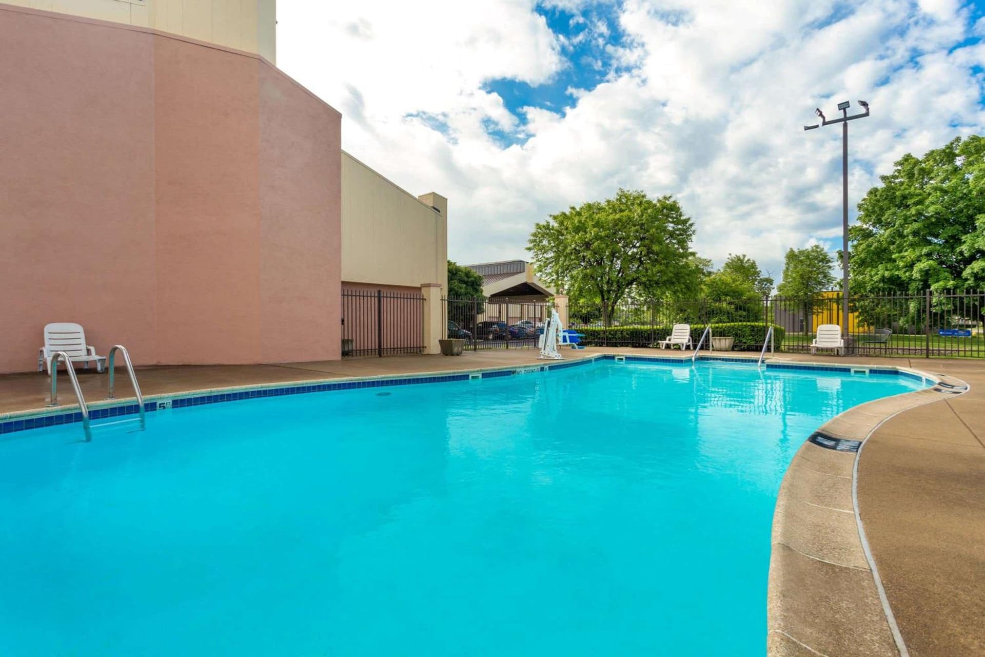Baymont by Wyndham Elkhart gallery photo in Elkhart, IN — image 48