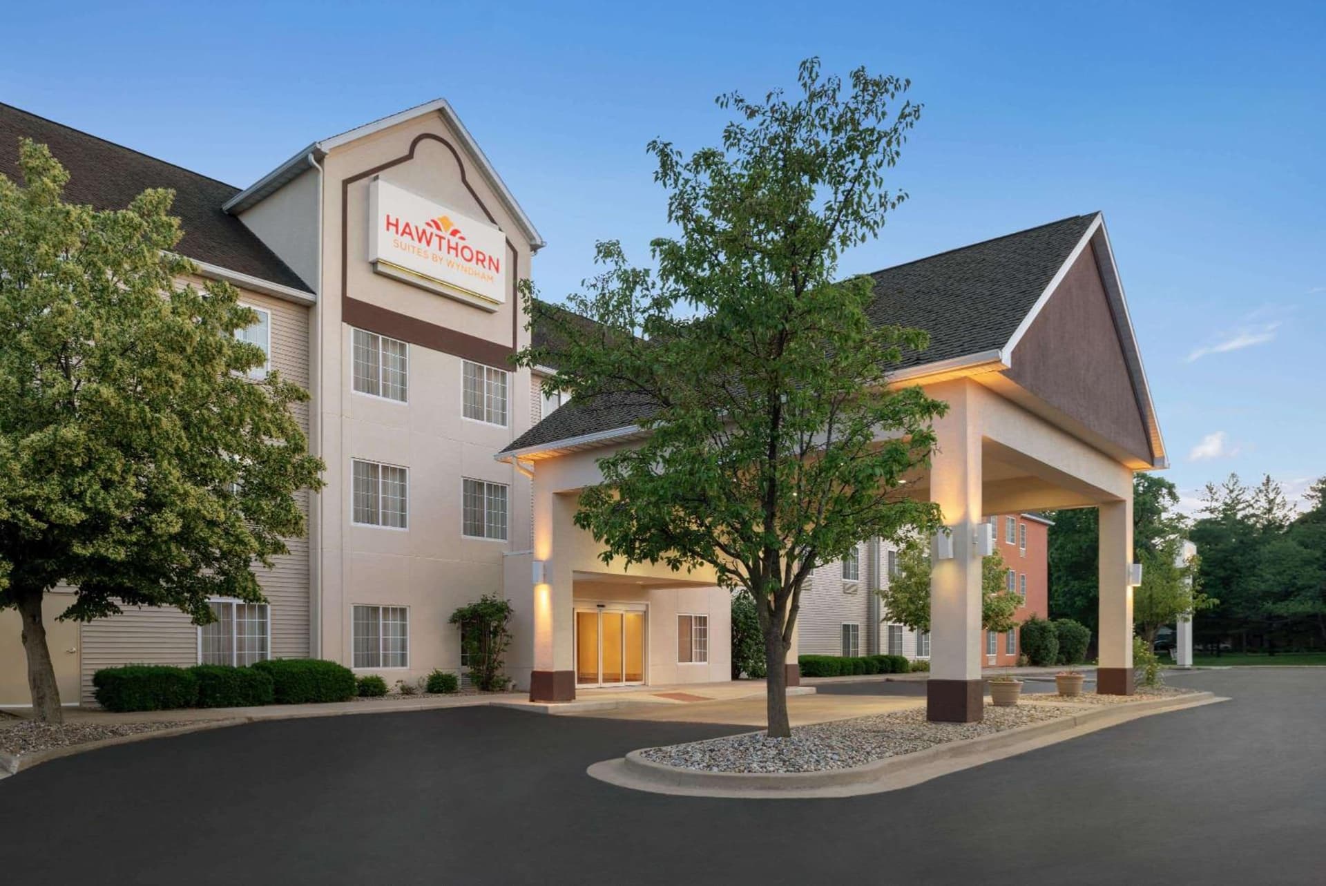 Hawthorn Extended Stay by Wyndham Decatur interior in Decatur, IL — gallery photo 2