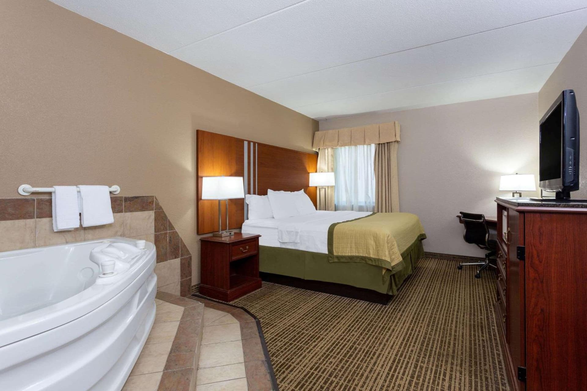 Baymont by Wyndham Elkhart gallery photo in Elkhart, IN — image 33
