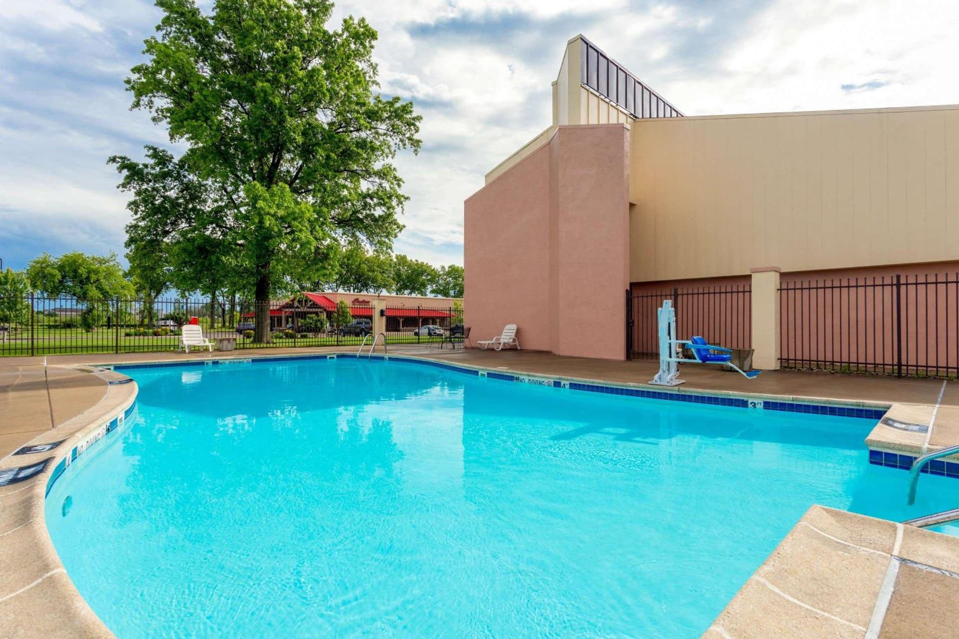 Baymont by Wyndham Elkhart gallery photo in Elkhart, IN — image 24