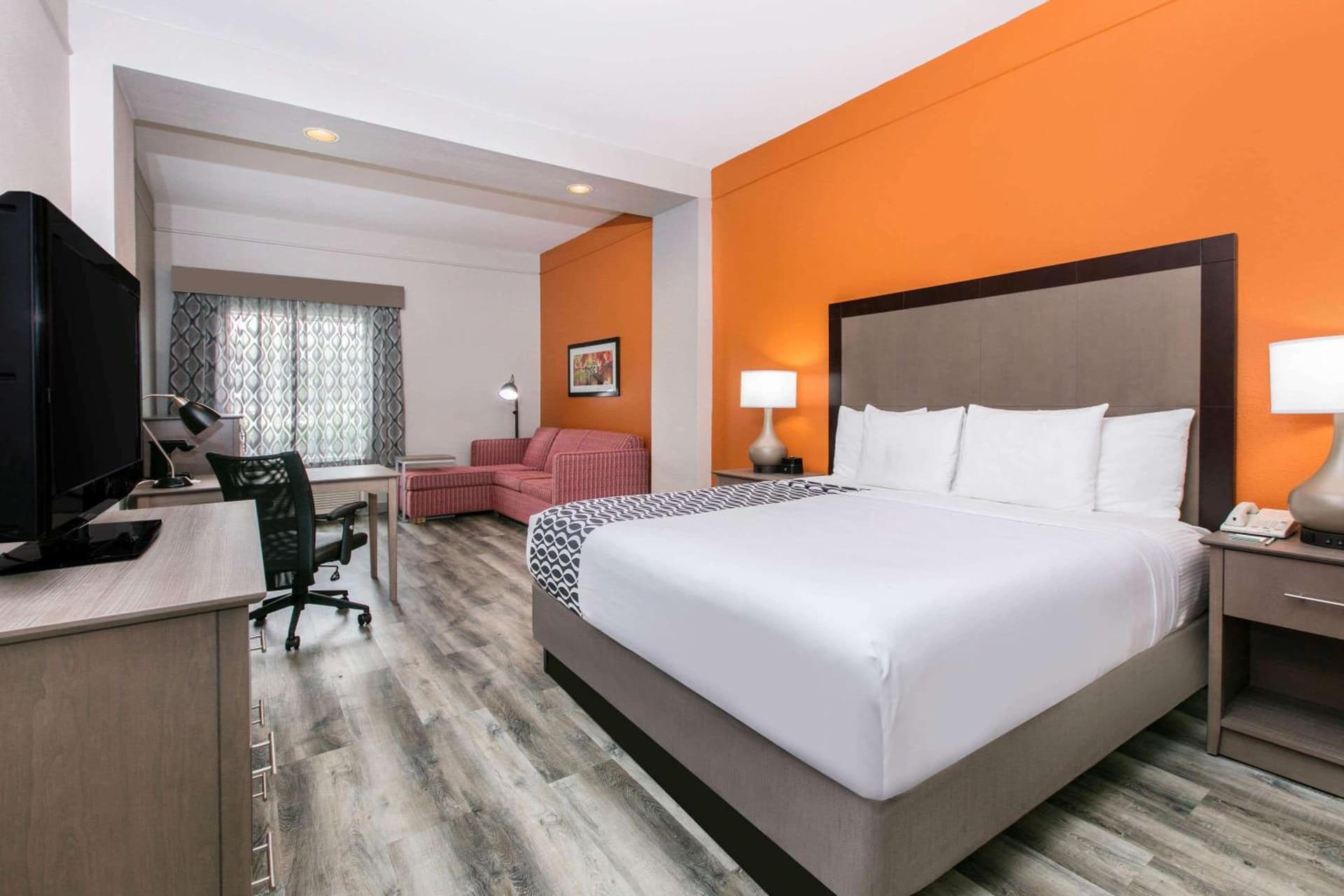 La Quinta by Wyndham Fredericksburg property views in Fredericksburg, TX — gallery photo 3