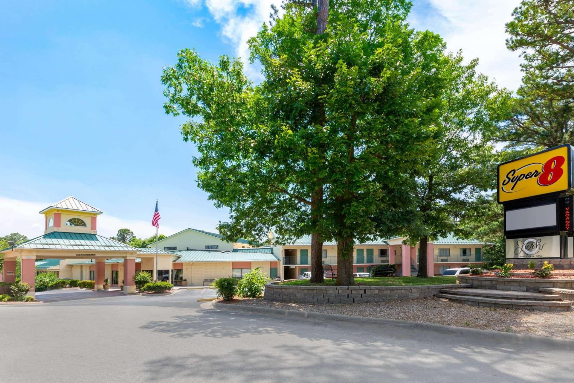 Super 8 by Wyndham Eureka Springs featured exterior or lobby in Eureka Springs, AR — similar hotel
