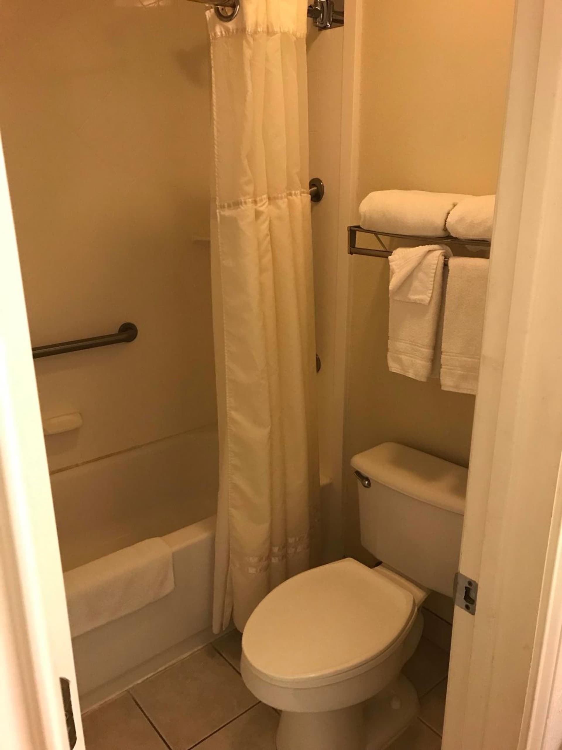 Days Inn by Wyndham San Angelo interior in San Angelo, TX — gallery photo 2