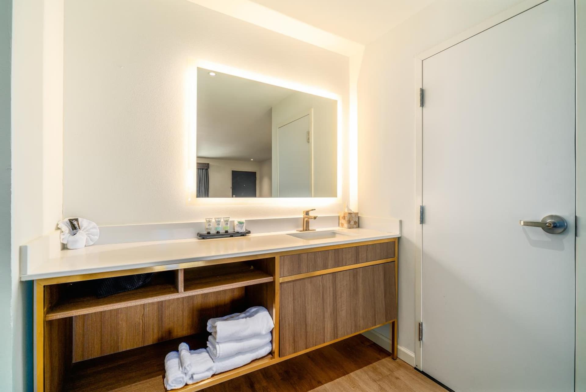 Trend Hotel at LAX Airport gallery photo in Inglewood, CA — image 13