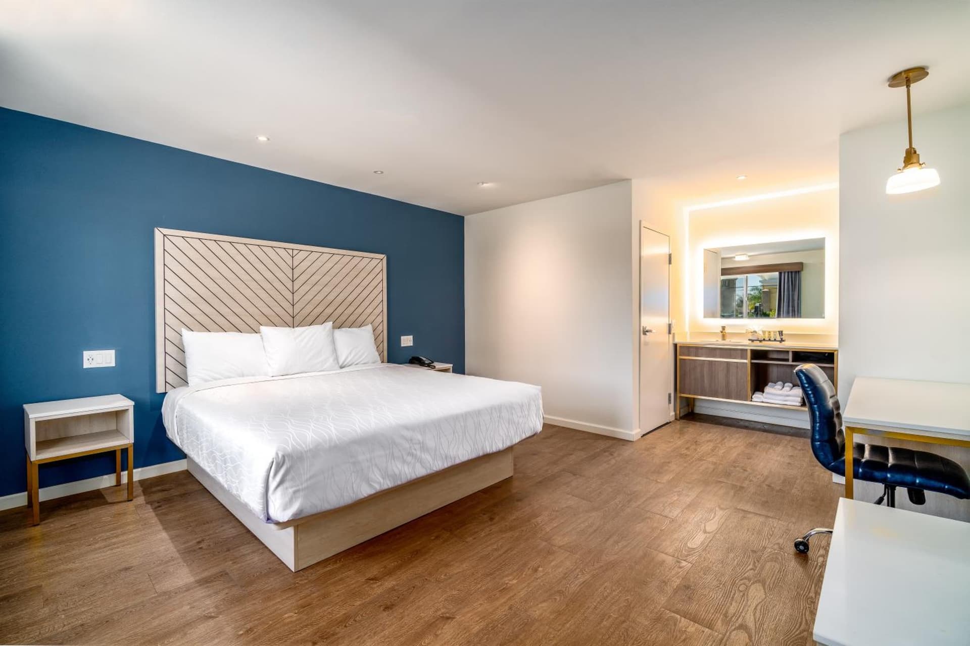 Trend Hotel at LAX Airport property views in Inglewood, CA — gallery photo 3