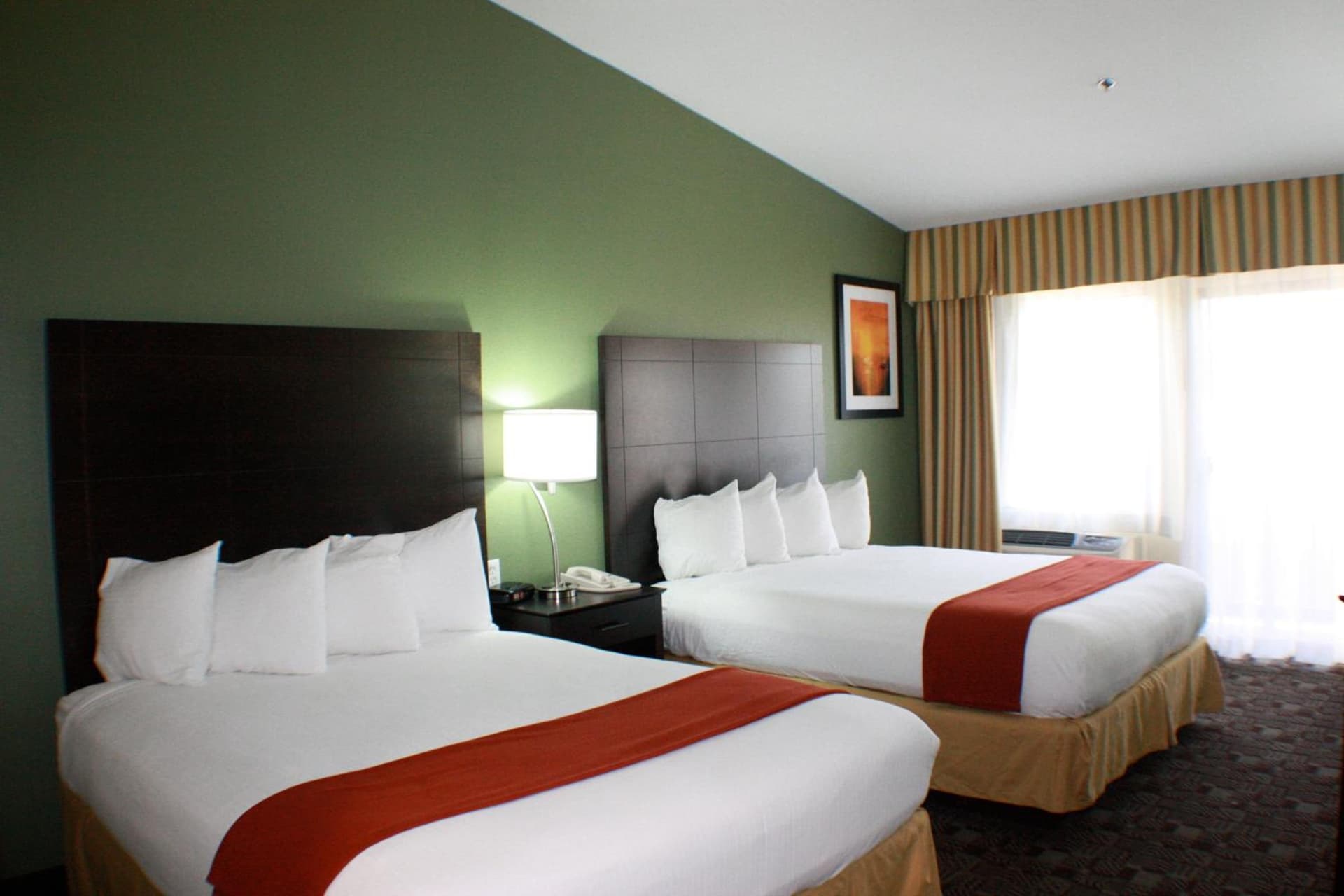Holiday Inn Express Hotel & Suites Solana Beach-Del Mar by IHG interior in Solana Beach, CA — gallery photo 2