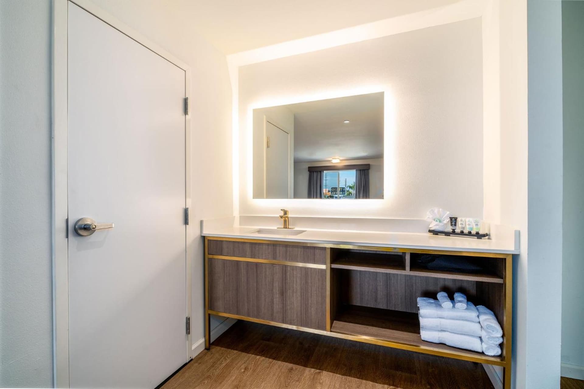 Trend Hotel at LAX Airport gallery photo in Inglewood, CA — image 6