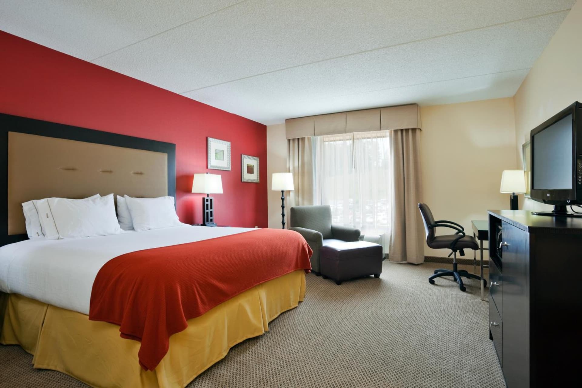 Holiday Inn Express Hotel & Suites Kodak East-Sevierville by IHG interior in Kodak, TN — gallery photo 2