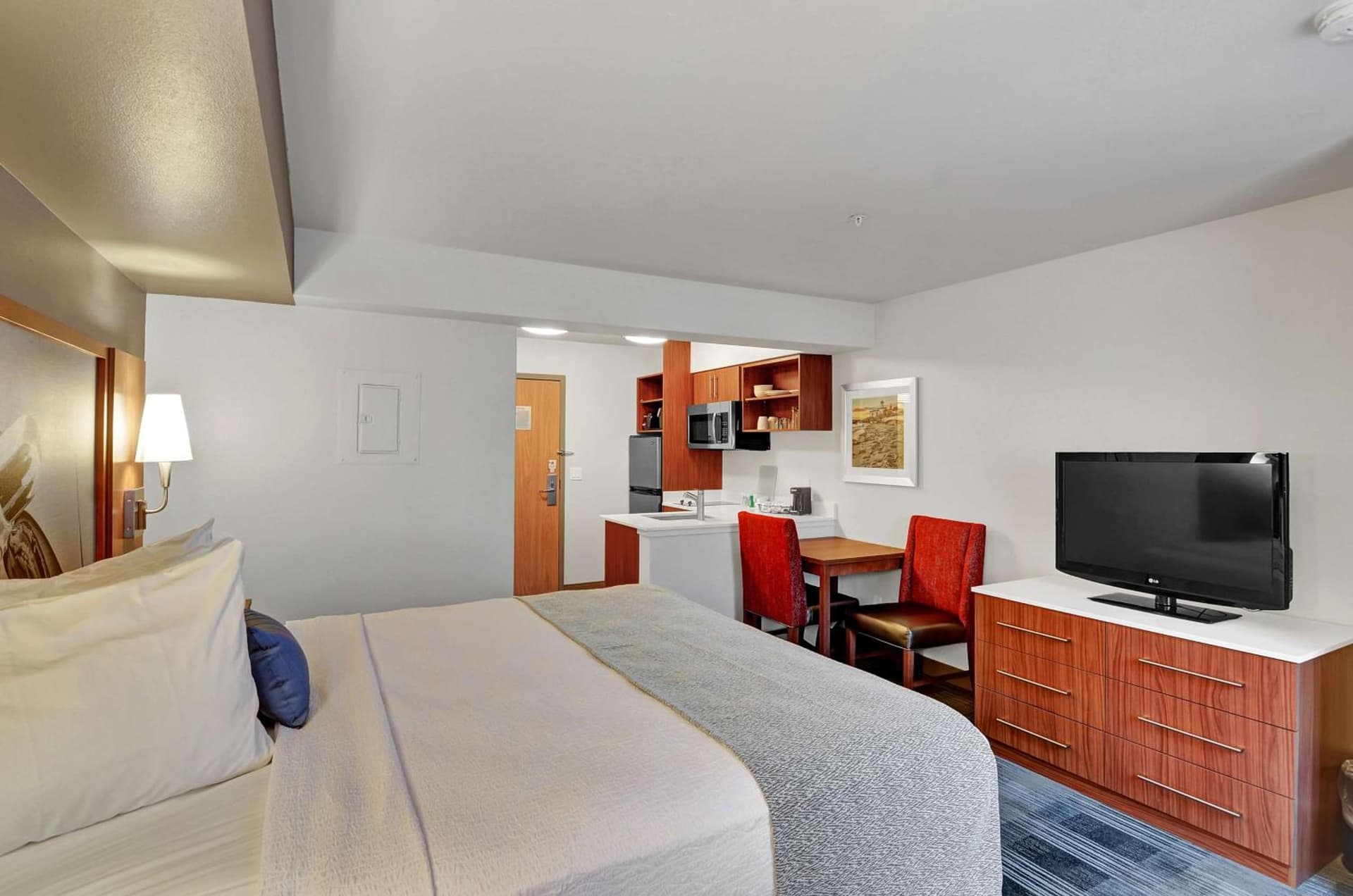 Executive Residency by Best Western Navigator Inn & Suites gallery photo in Everett, WA — image 4